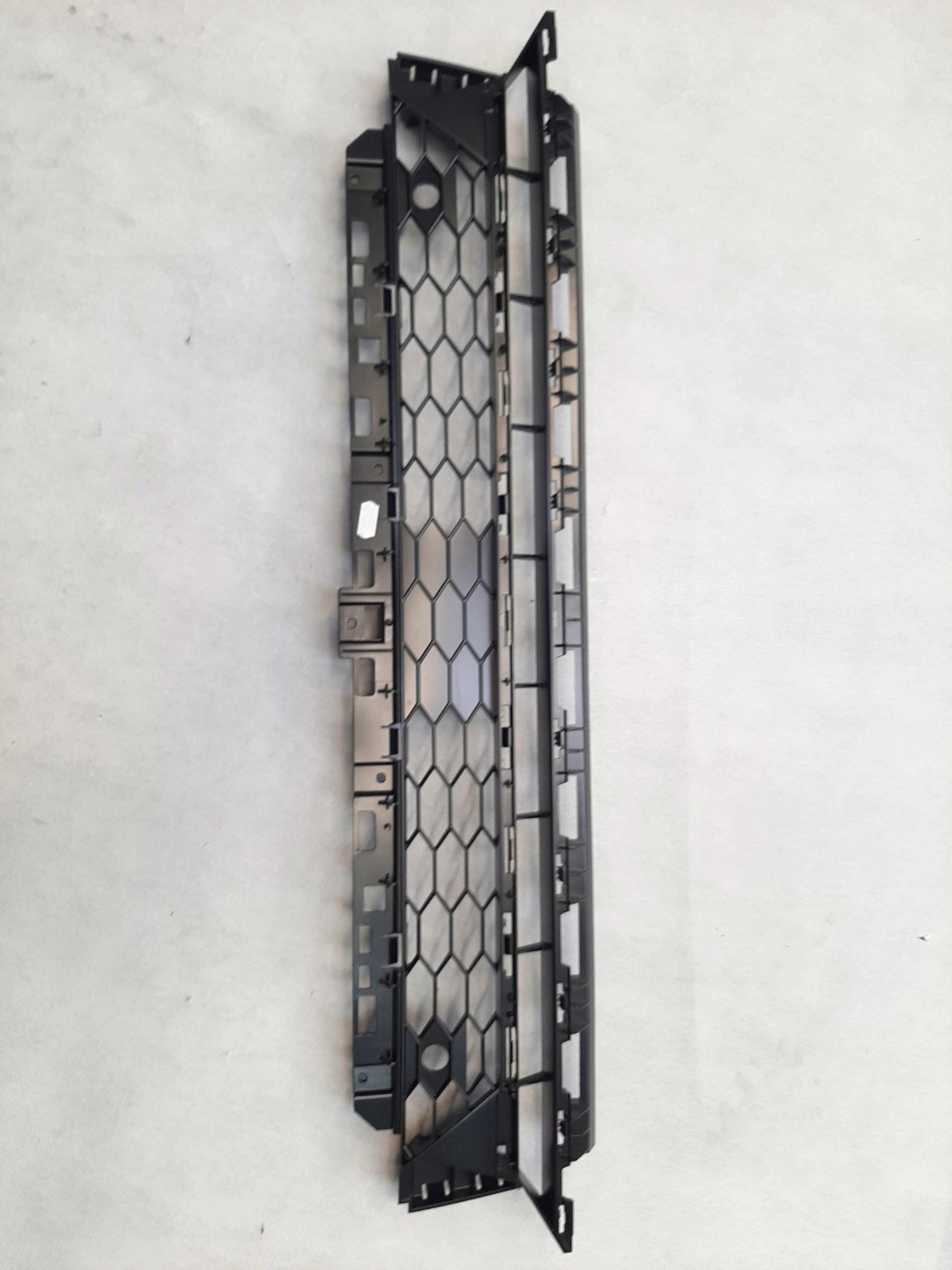 AUDI Q2 KRATKA ŚRODKOWA ATRAPA 81A807647F