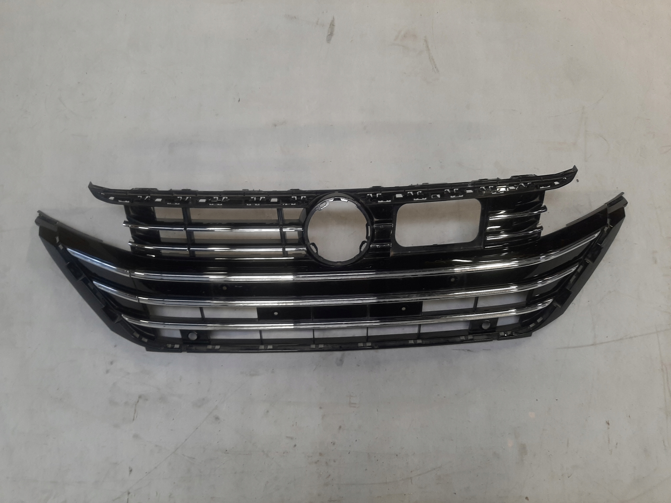 VW ARTEON HYBRID ATRAPA CHŁODNICY GRILL ZDERZAKA PRZÓD R-LINE 3G8853655H