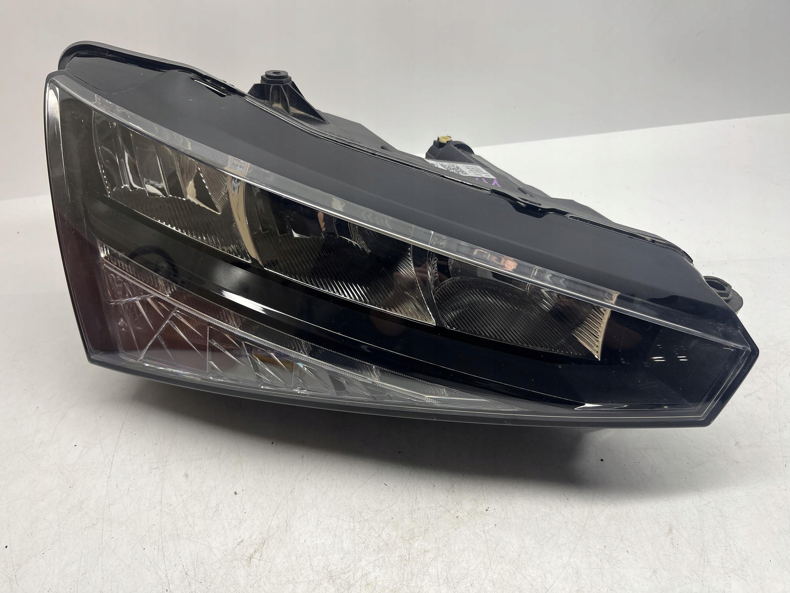 SKODA Scala Reflektor Lampa Przód Prawy LED 657941016