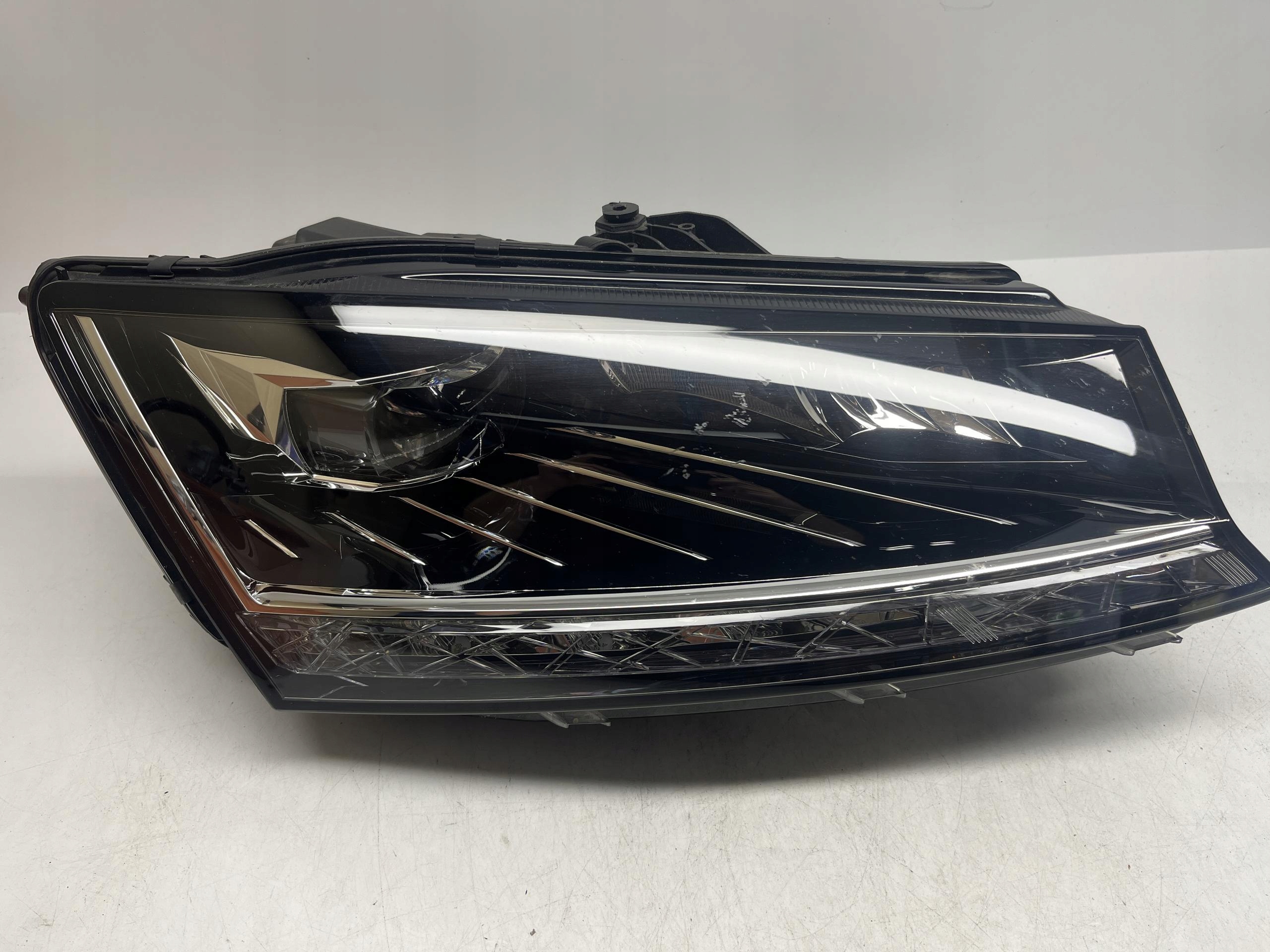 SKODA Fabia 3 Reflektor Lampra Przód Prawy LED 6v1941016E
