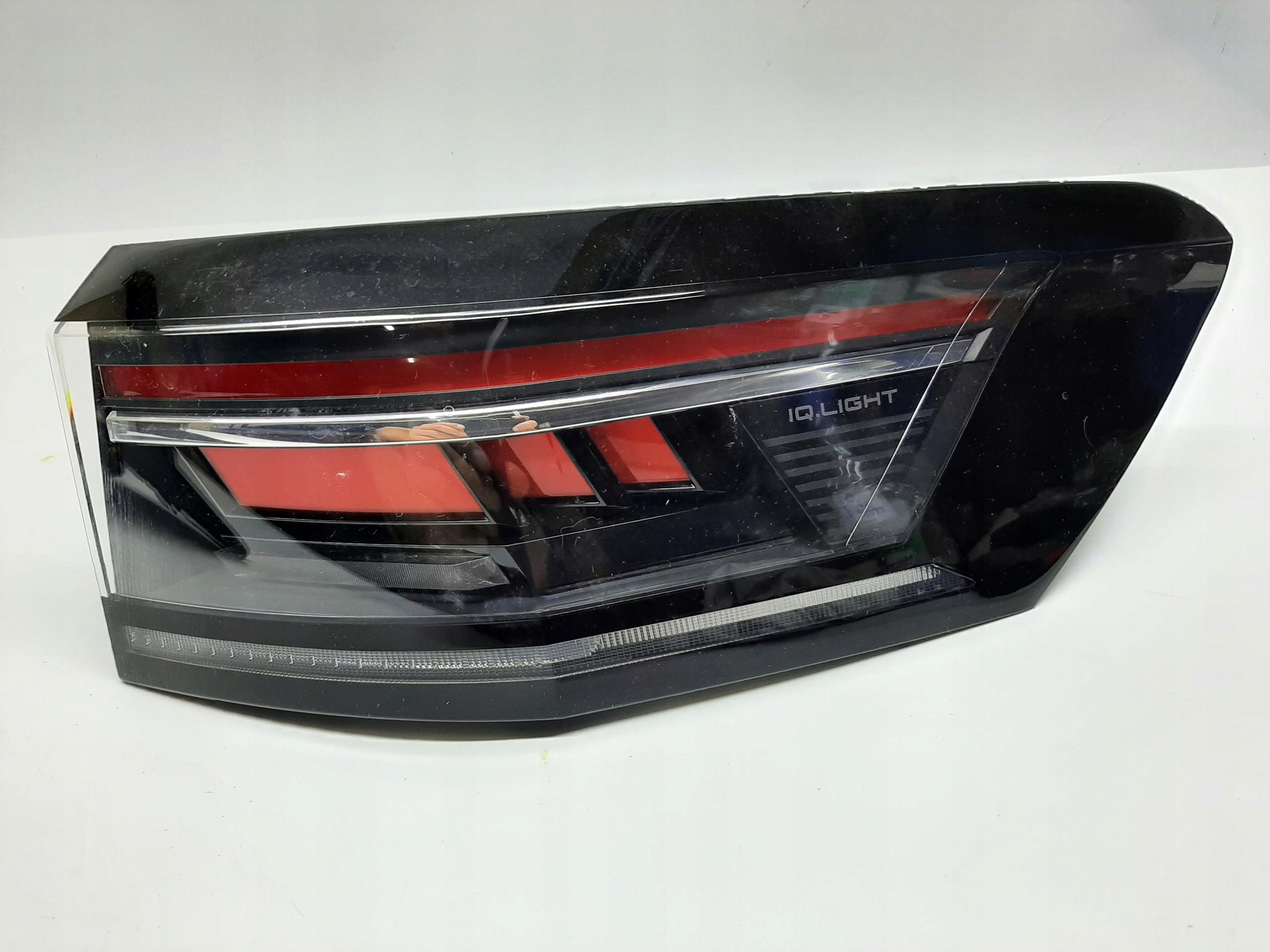 VW PASSAT B9 KOMBI LAMPA PRAWA TYLNA TYŁ IQ LIGHT LED 3J0945208