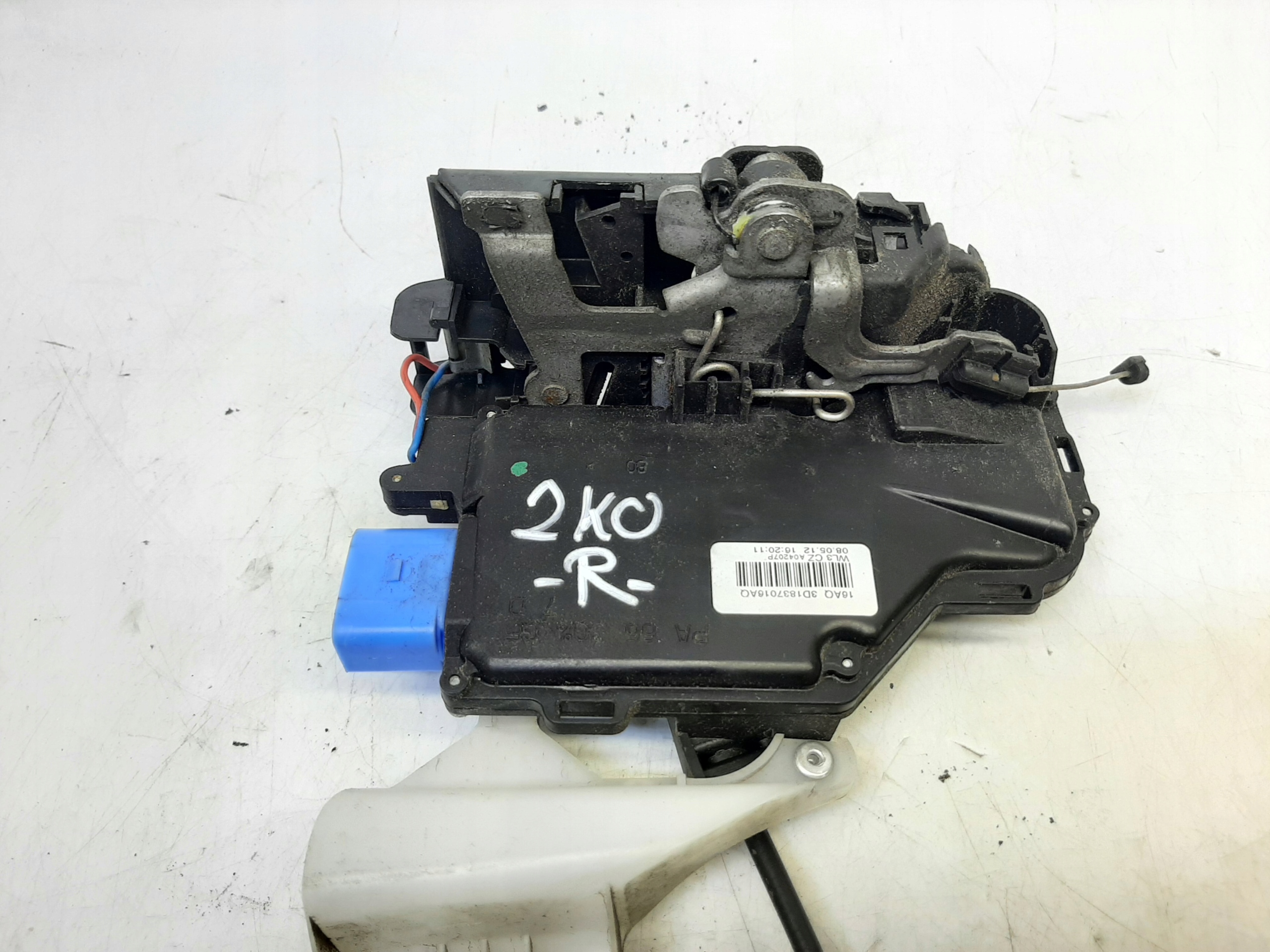 VW CADDY 2K ZAMEK DRZWI PRAWYPRZÓD PRZEDNIE 3D1837016AQ