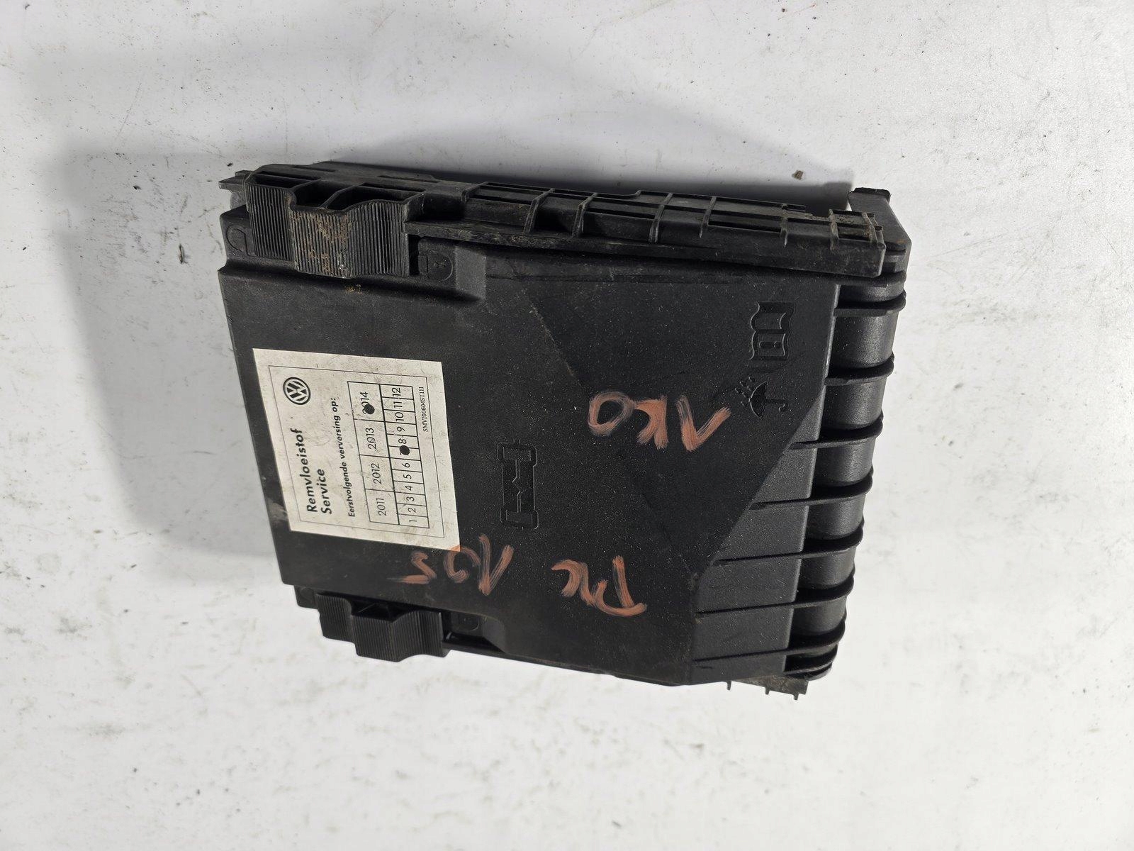 VW GOLF VI AUDI Q3 8U LEON II POKRYWA SKRZYNKI BEZPIECZNIKÓW 1K0937132F