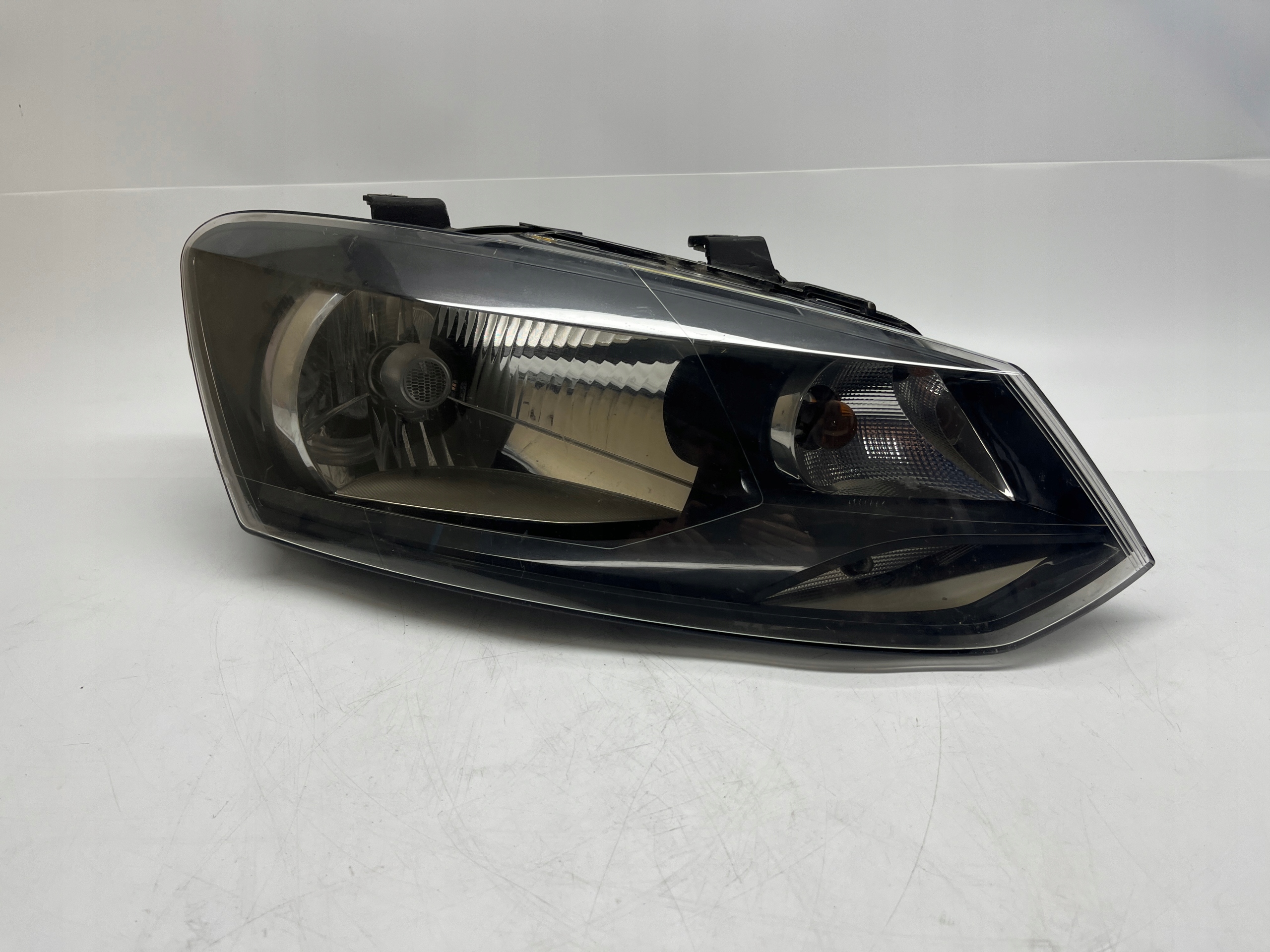 Volkswagen Polo V Reflektor Lampa Przednia Prawa Valeo 6R1941016C