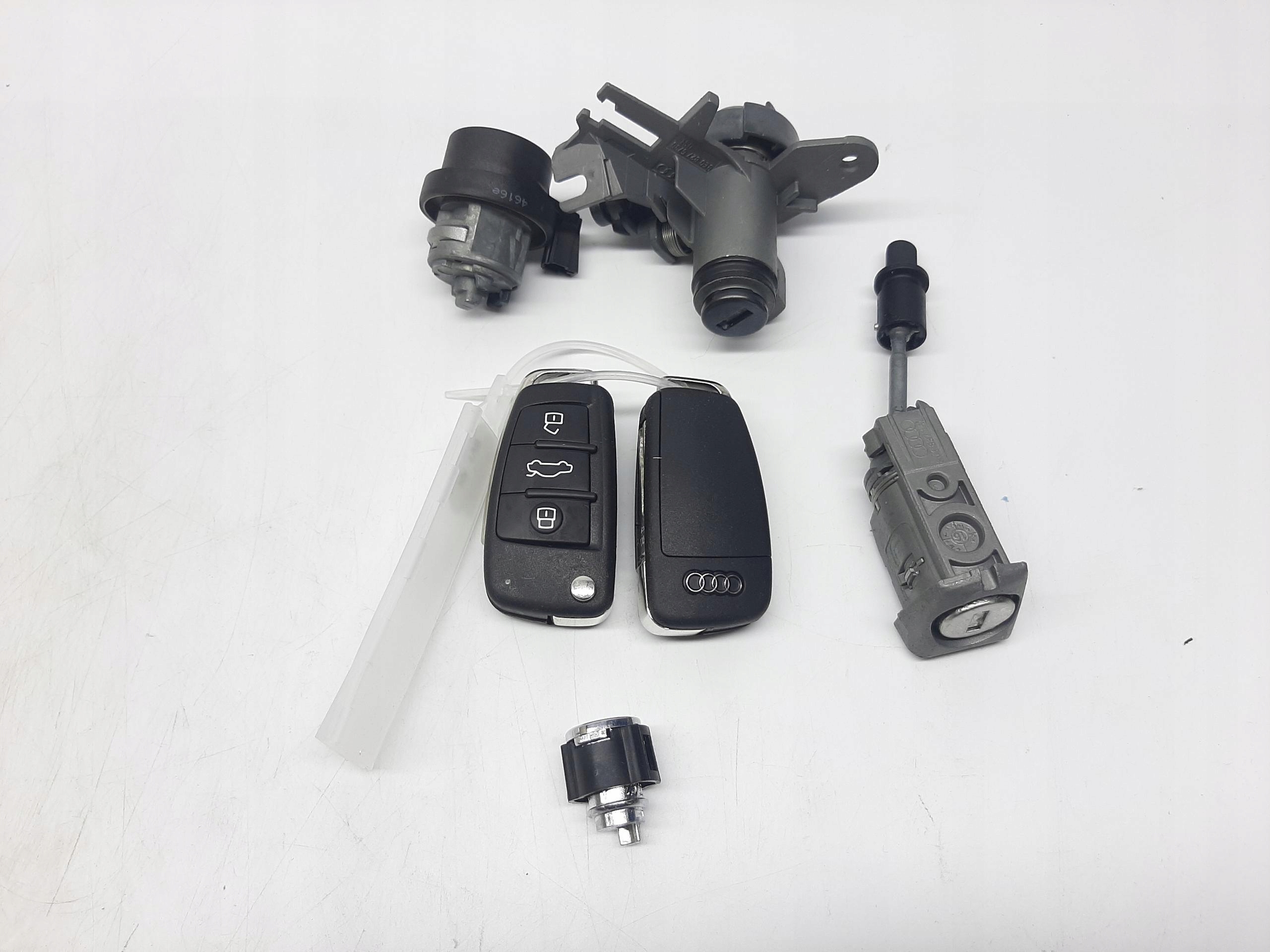 AUDI A3 8V KLUCZYK STACYJKA BĘBENEK WKŁADKA 8V1800375AH 8V0837220 8V1837167