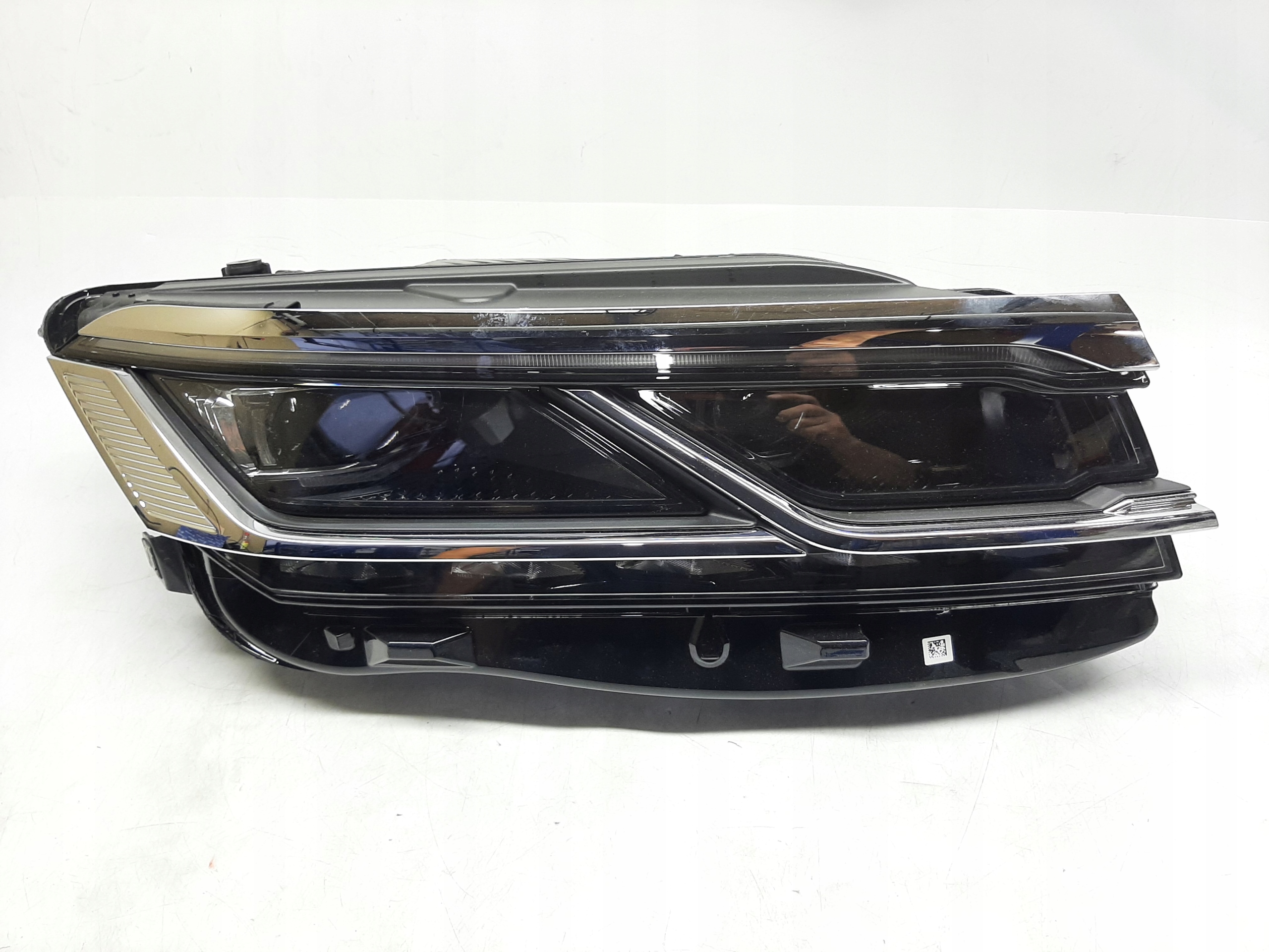 VW TOUAREG 2017+ REFLEKTOR LAMPA PRAWA LED 761941082
