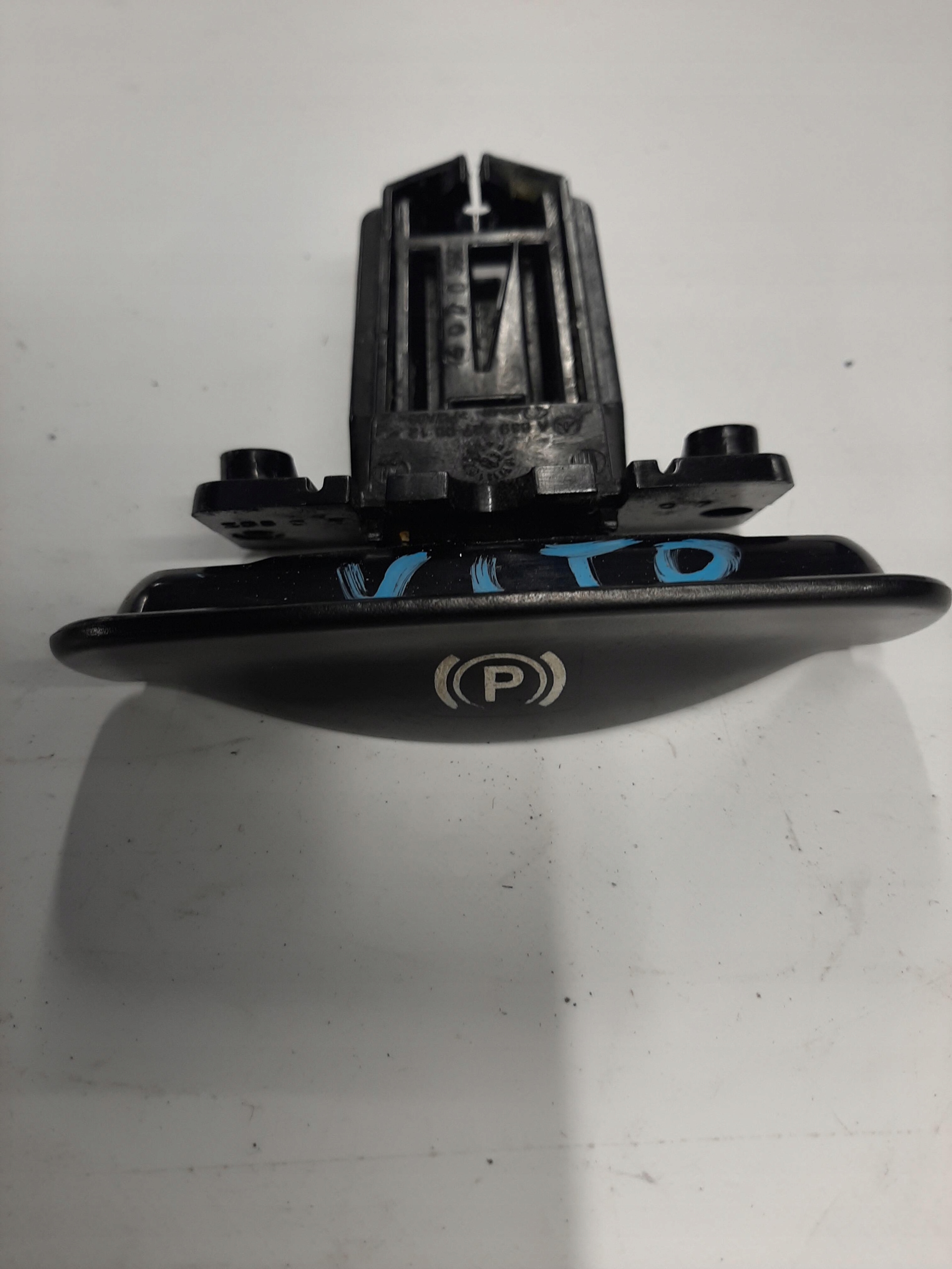 MERCEDES VITO VIANO 03- PRZYCISK WŁĄCZNIK HAMULCA ELEKTRYCZNEGO A6394270012