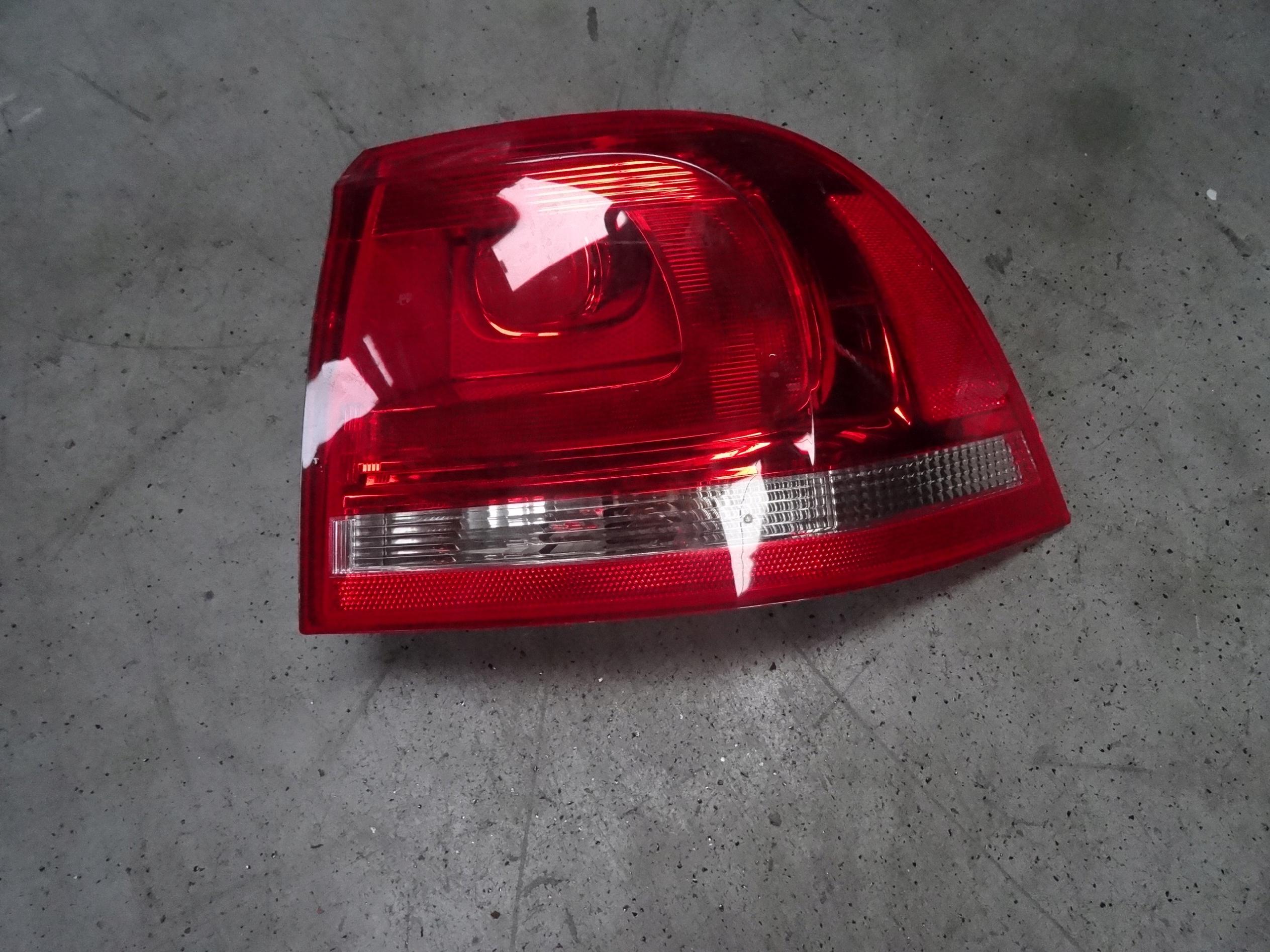 VW TOUAREG II LAMPA PRAWA TYLNA 7P6945096D 2010/2014 tył prawy szkło