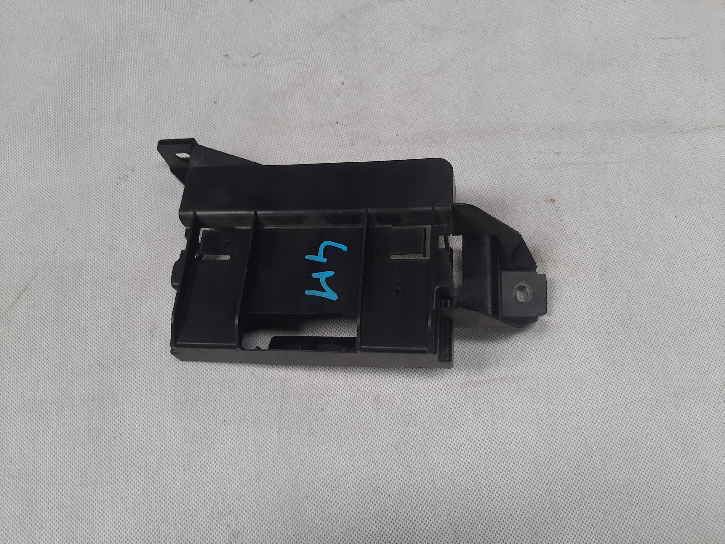 AUDI Q7 4M UCHWYT MOCOWANIE MODUŁU STEROWNIKA BAGAŻNIKA 4M0907911