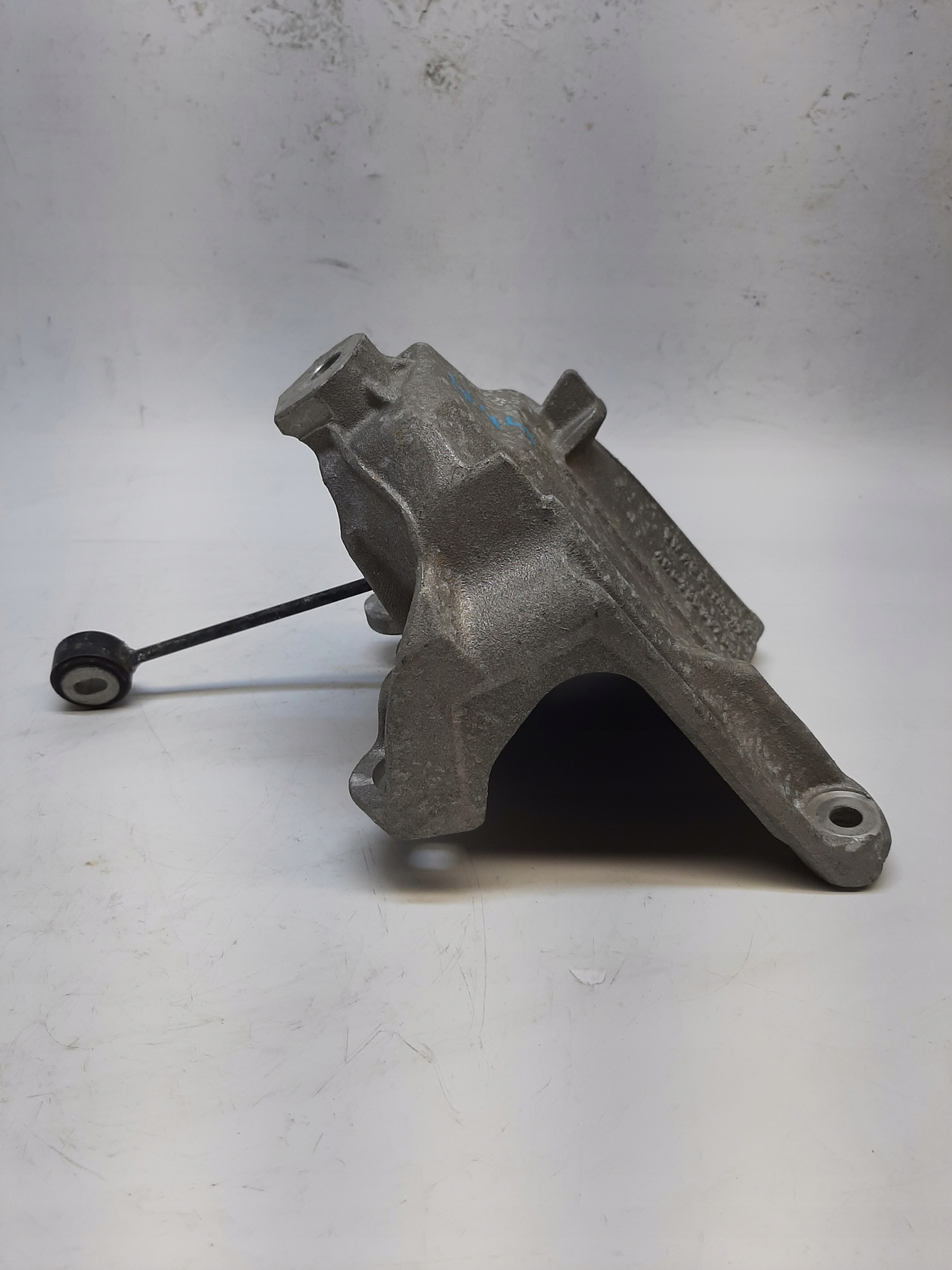 AUDI VW ŁAPA MOCOWANIE BOCZNE STELAŻ 4M0299307BH