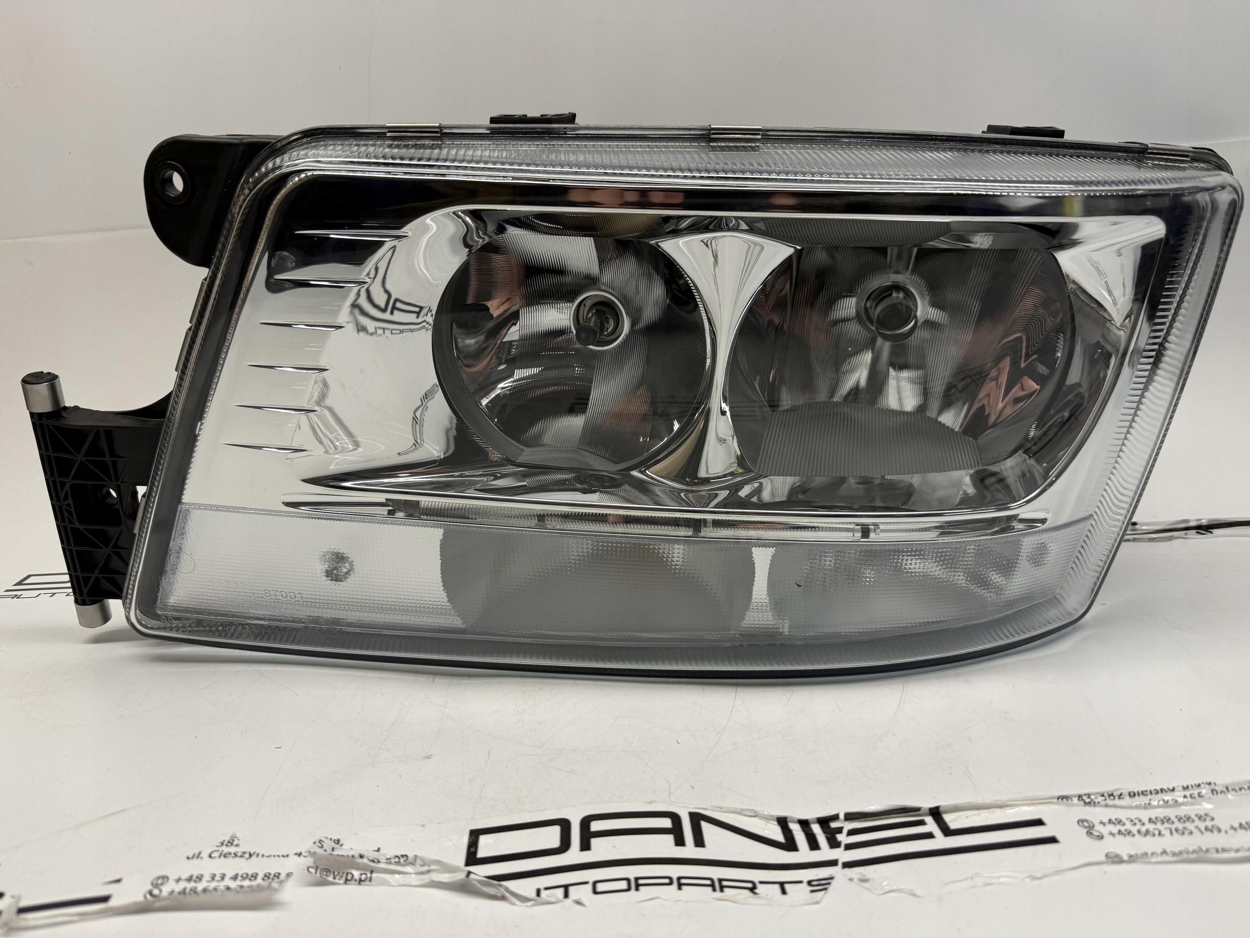 MAN TGS REFLEKTOR LAMPA LEWY PRŻÓD PRZEDNIA 81251016767