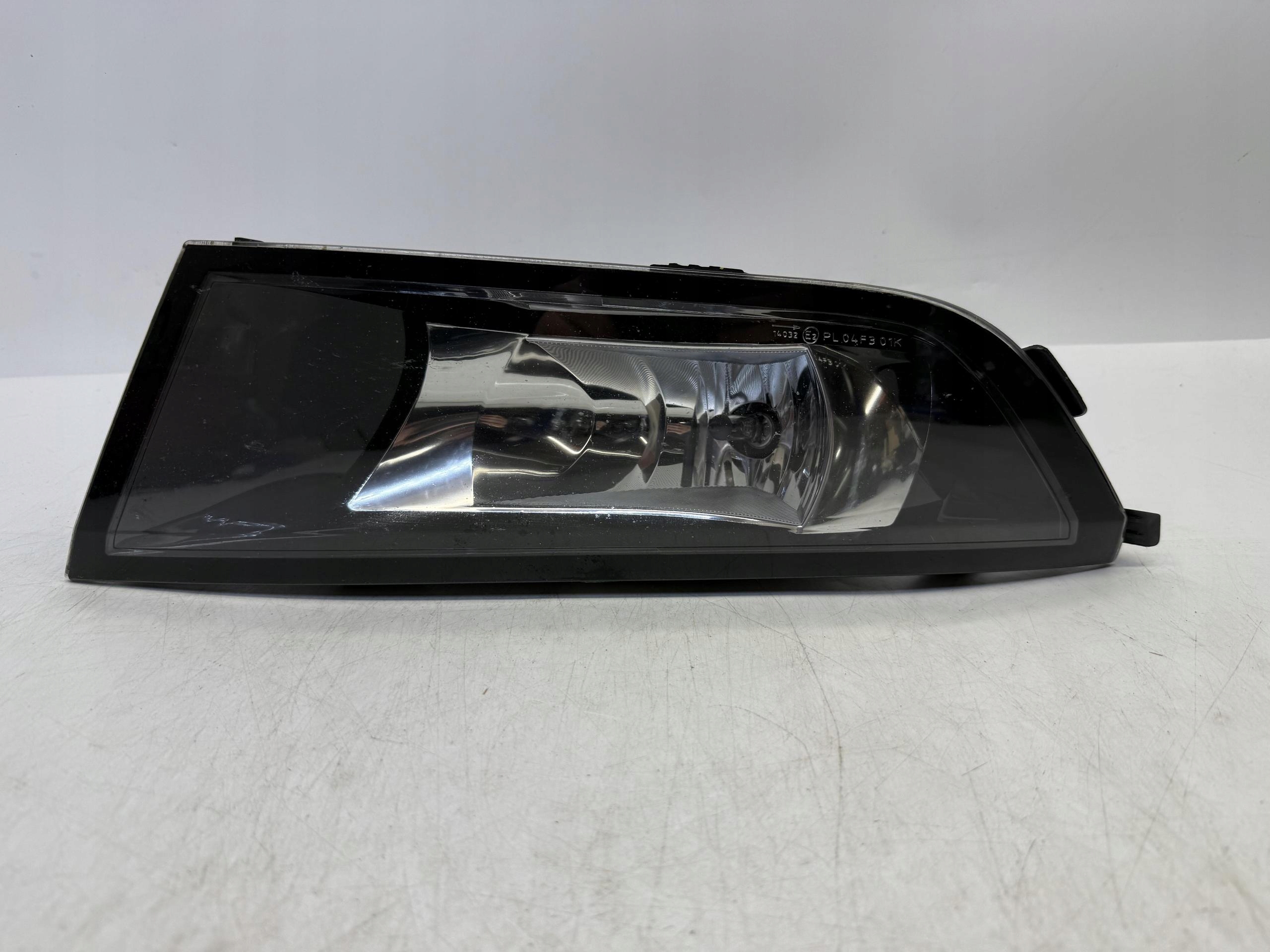 SKODA FABIA III HALOGEN LAMPA PRZECIWMGIELNA LEWA BLACK 6V0941699A