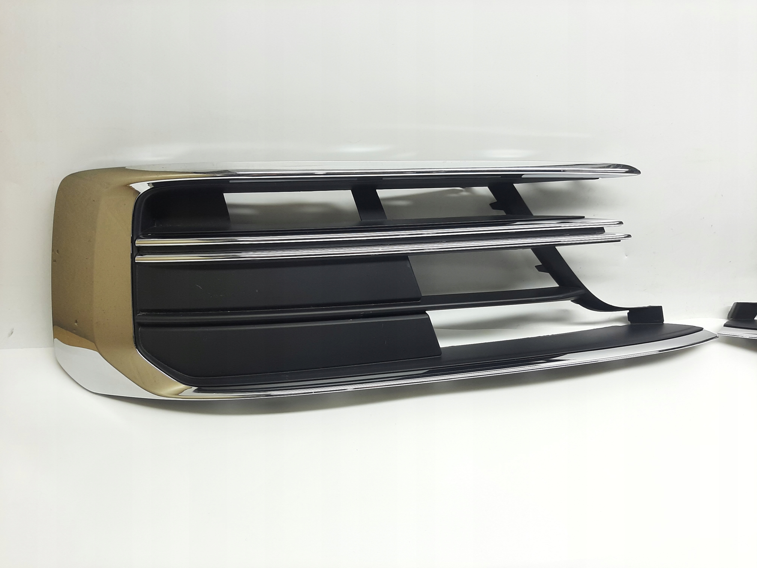 AUDI A8 D5 KRATKA ZDERZAKA PRAWA PRAWY PRZÓD 4N0807680A