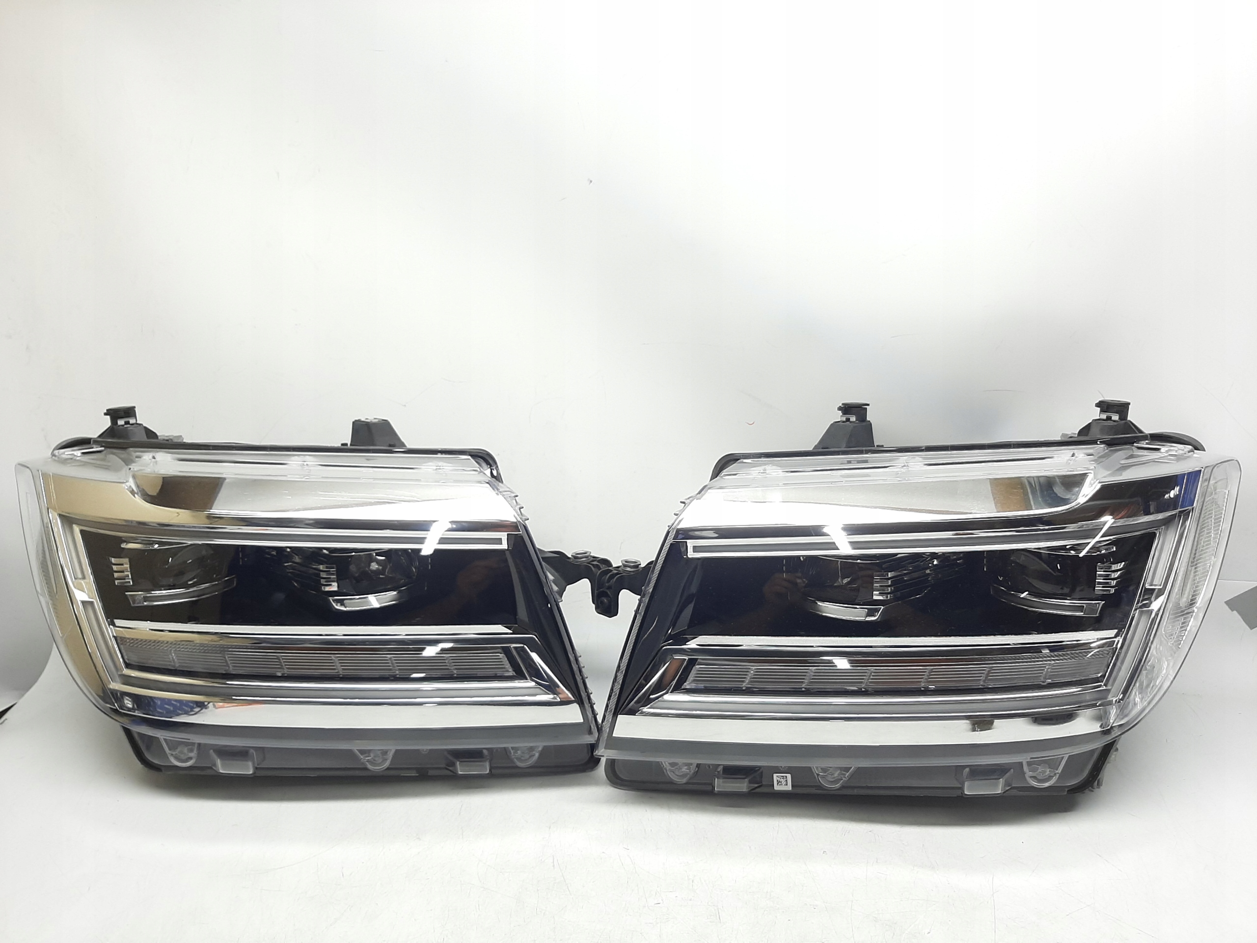 VW CRAFTER MAN TGE REFLEKTORY LAMPY PRZÓD KOMPLET LED 7C1941036C 7C1941035C