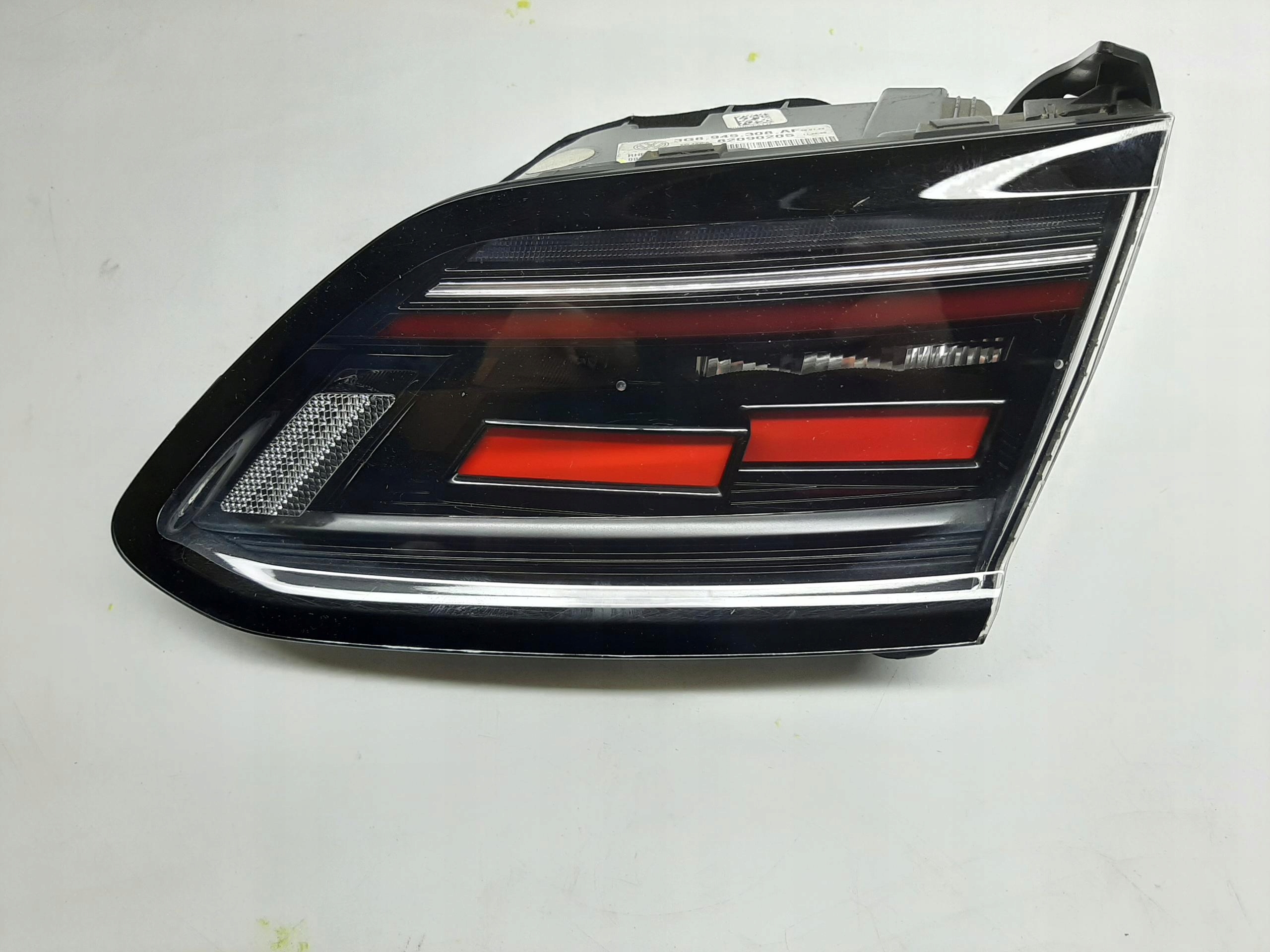 VW ARTEON SHOOTING BRAKE LAMPA PRAWA TYLNA TYŁ KLAPY LED 3G8945308AF