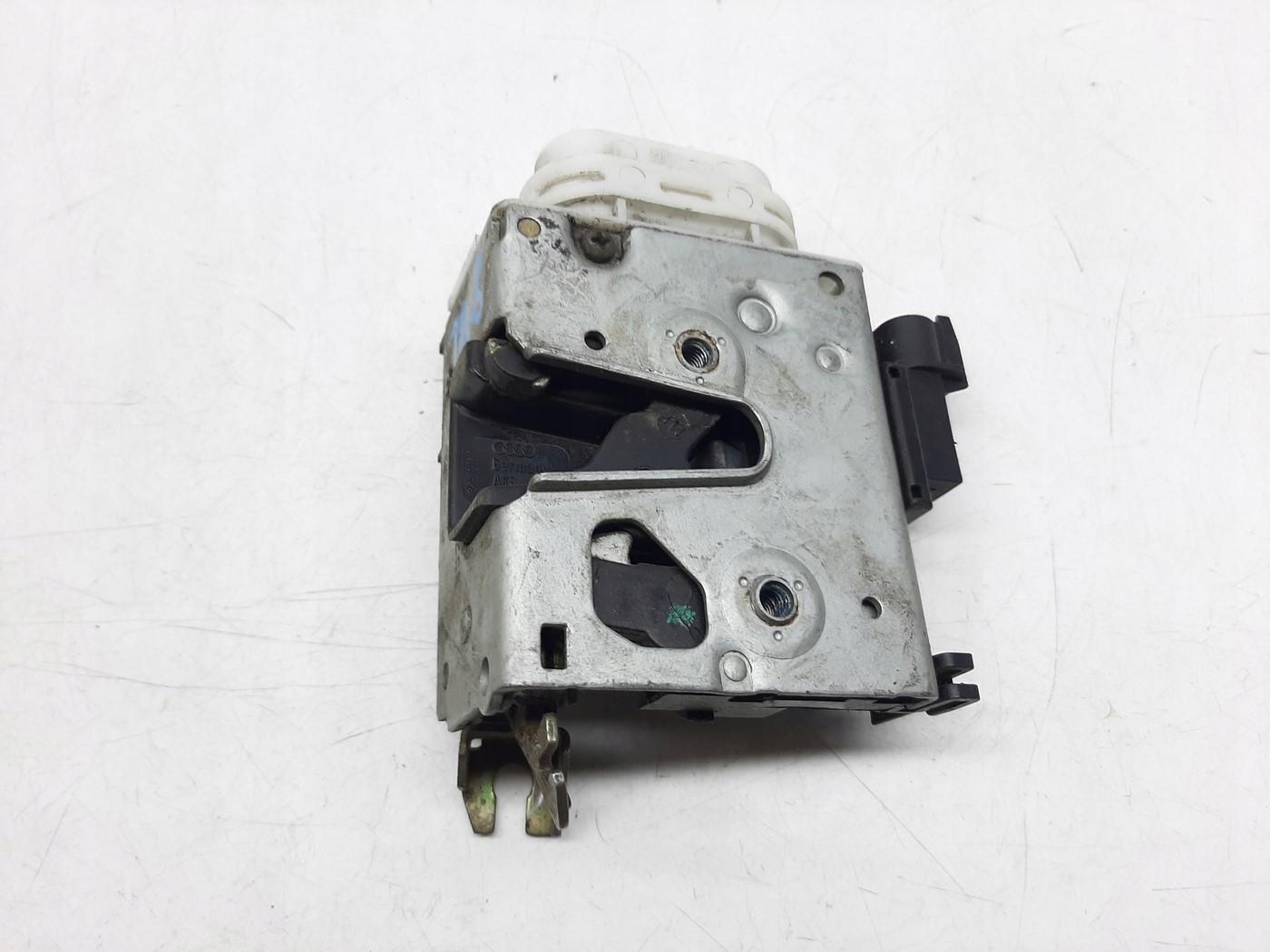 AUDI A4 B5 ZAMEK DRZWI LEWY PRZÓD 8D2837015F