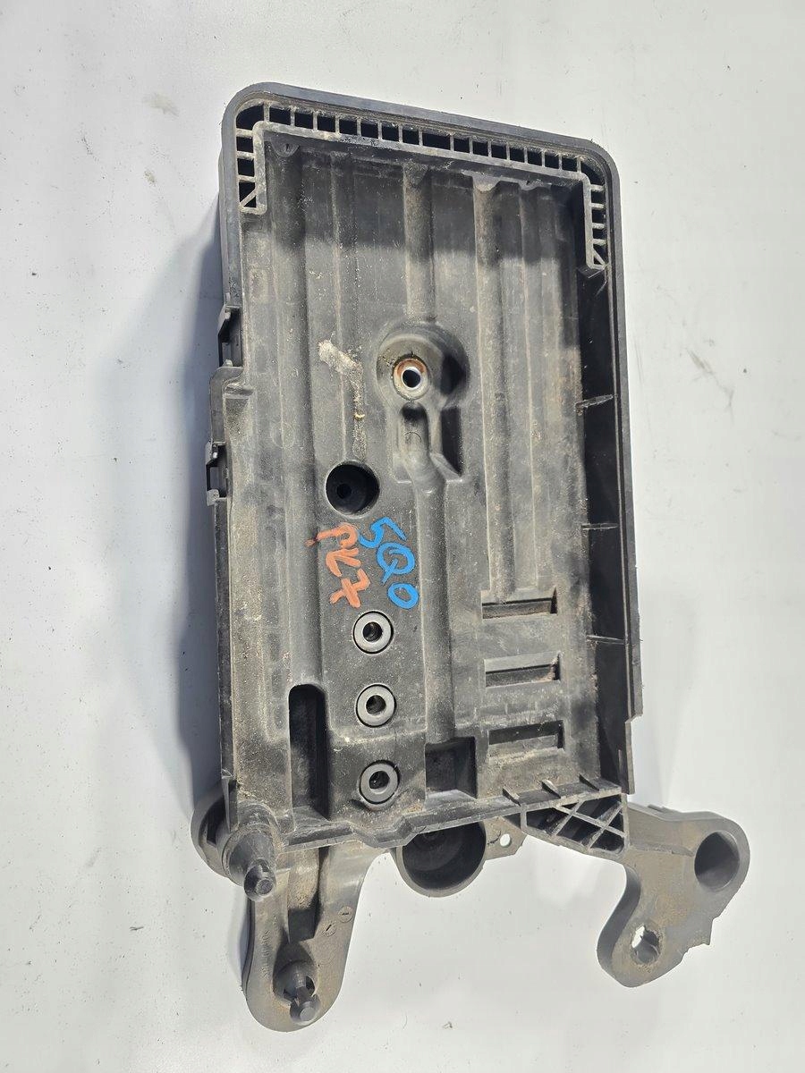 VW GOLF VII AUDI A3 8V PODSTAWA AKUMULATORA 5Q0915321E 5Q0915331F