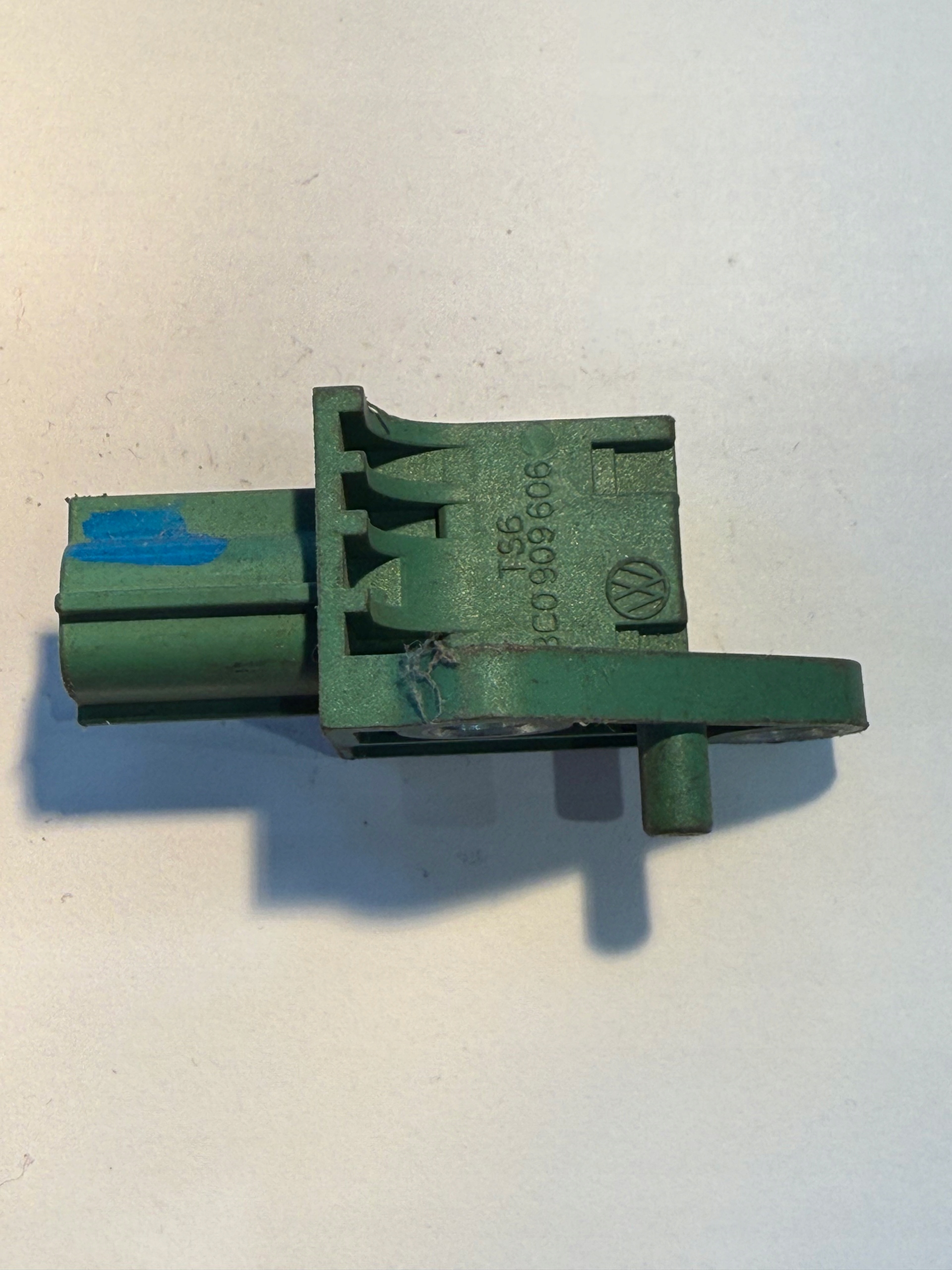 VW PASSAT B6 CZUJNIK SESNOR UDERZENIOWY 3C0909606