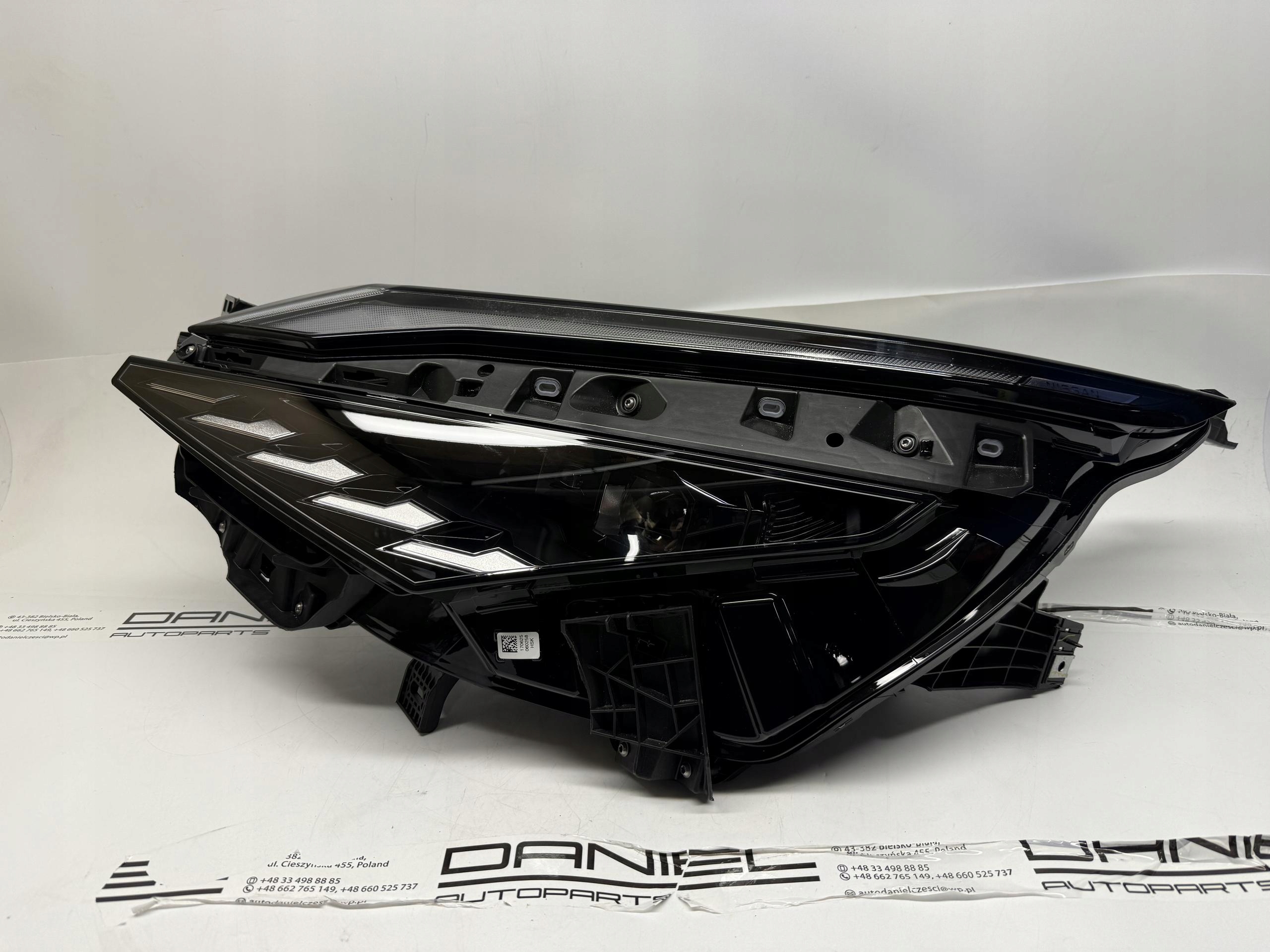 NISSAN QASHQAI J12 REFLEKTOR LAMPA LEWY PRZÓD LED 26060HN10A