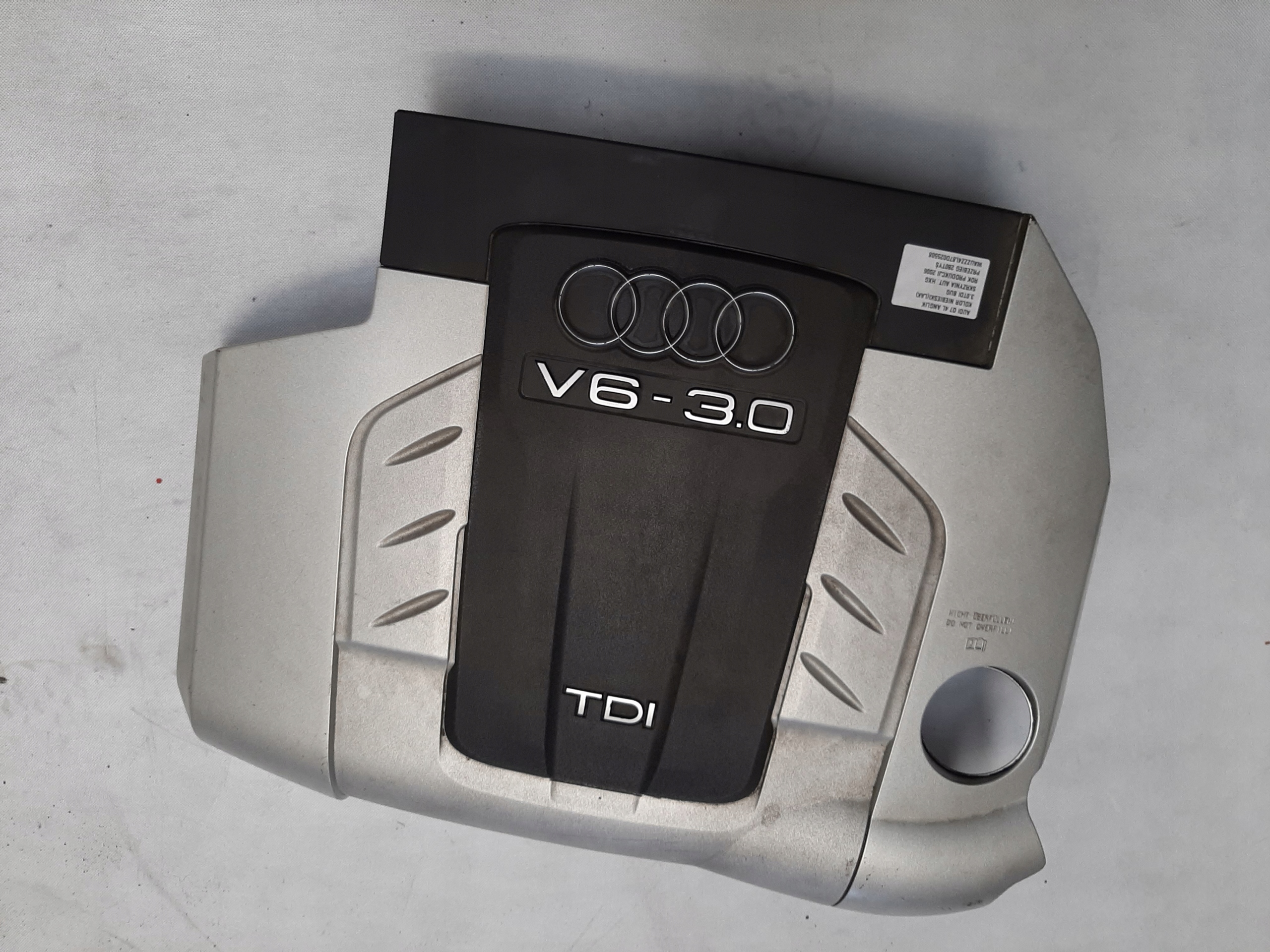 AUDI Q7 POKRYWA SILNKA DEKIEL 4L0103925B