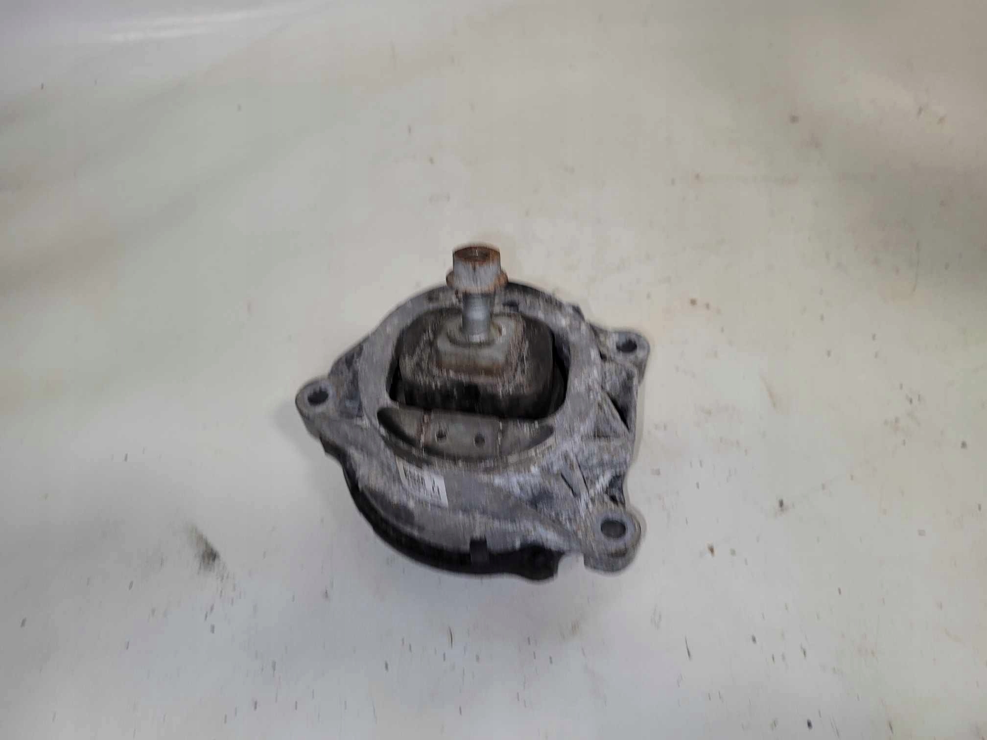 BMW X3 F25 2.0i 10-14r PODUSZKA SILNIKA 6856183