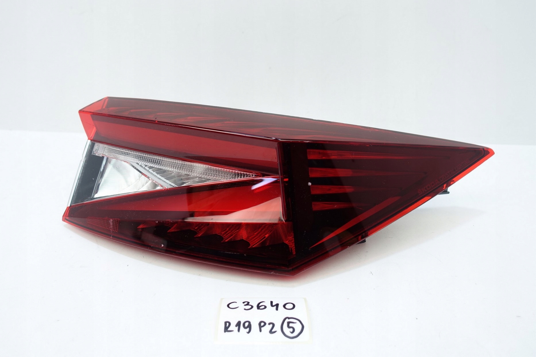 SKODA ENYAQ IV 5LA945208A LAMPA PRAWY TYŁ TYLNA