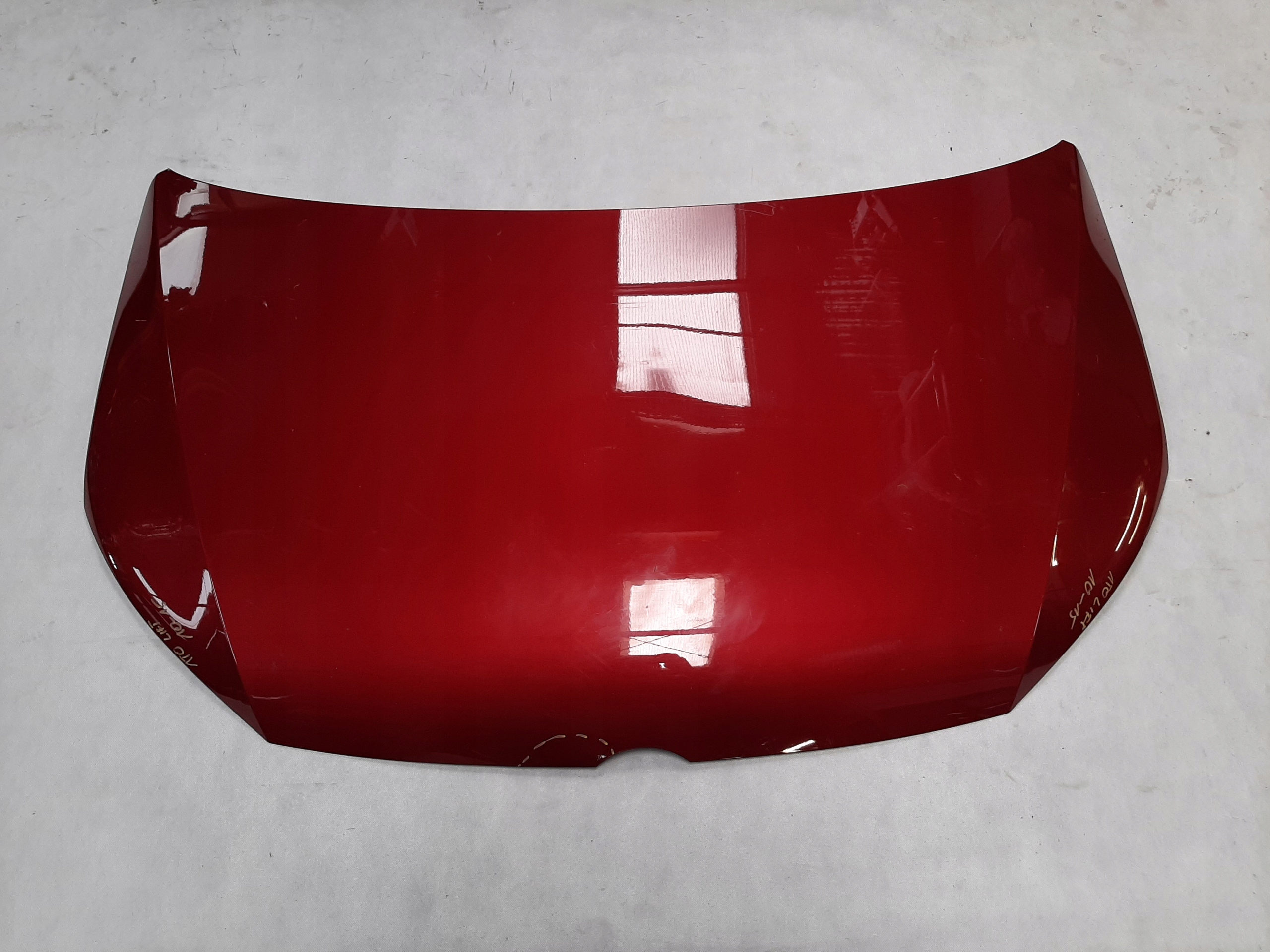 Volkswagen Caddy Touran Lift (2010-2015) Maska Pokrywa Silnika Czerwony