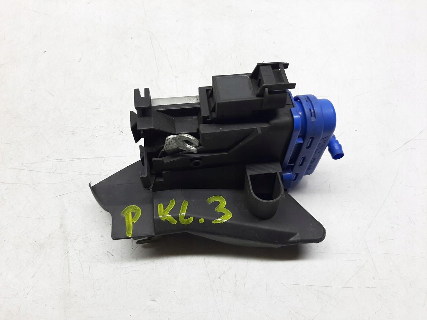 AUDI A8 D2 ZAMEK DRZWI PRAWY TYŁ 4D0839016D