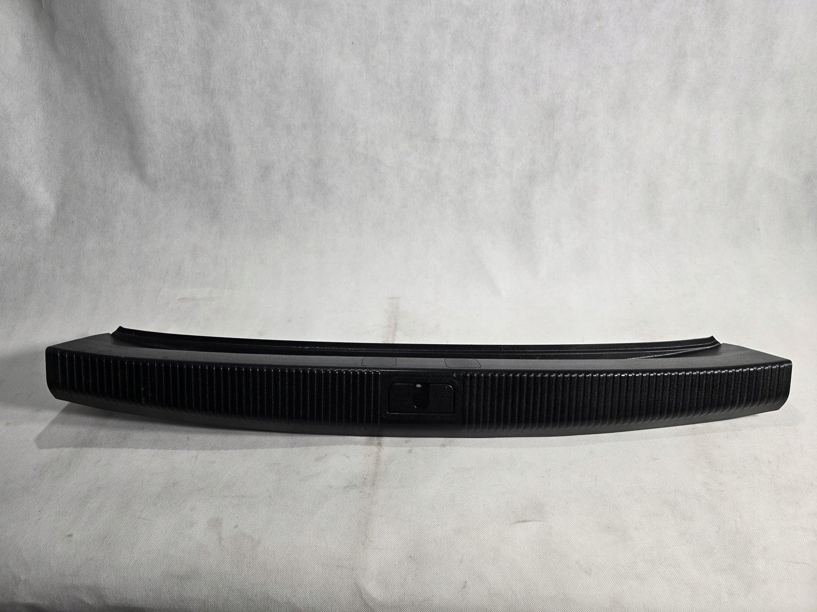 AUDI A8 S8 D3 OSŁONA PASA TYLNEGO TYŁ MASKOWNICA 4E0863471B