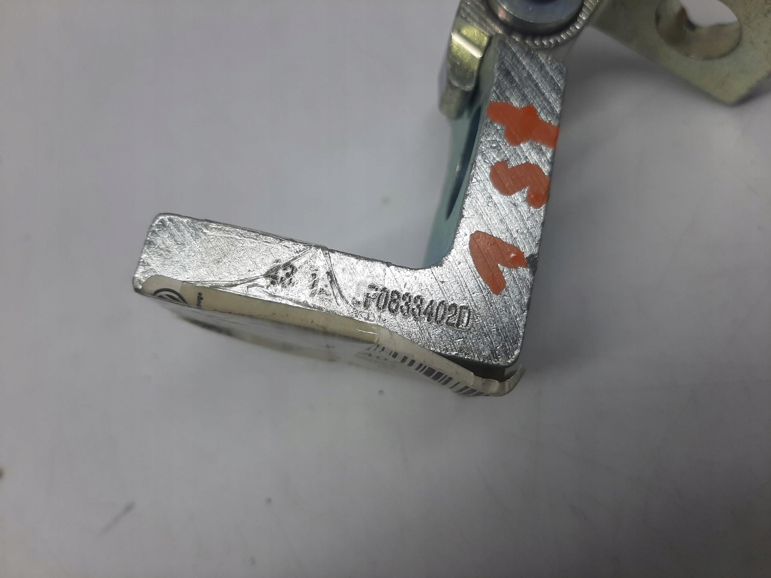 SEAT LEON ZAWIAS DRZWI PRAWY TYŁ 5P0833402D