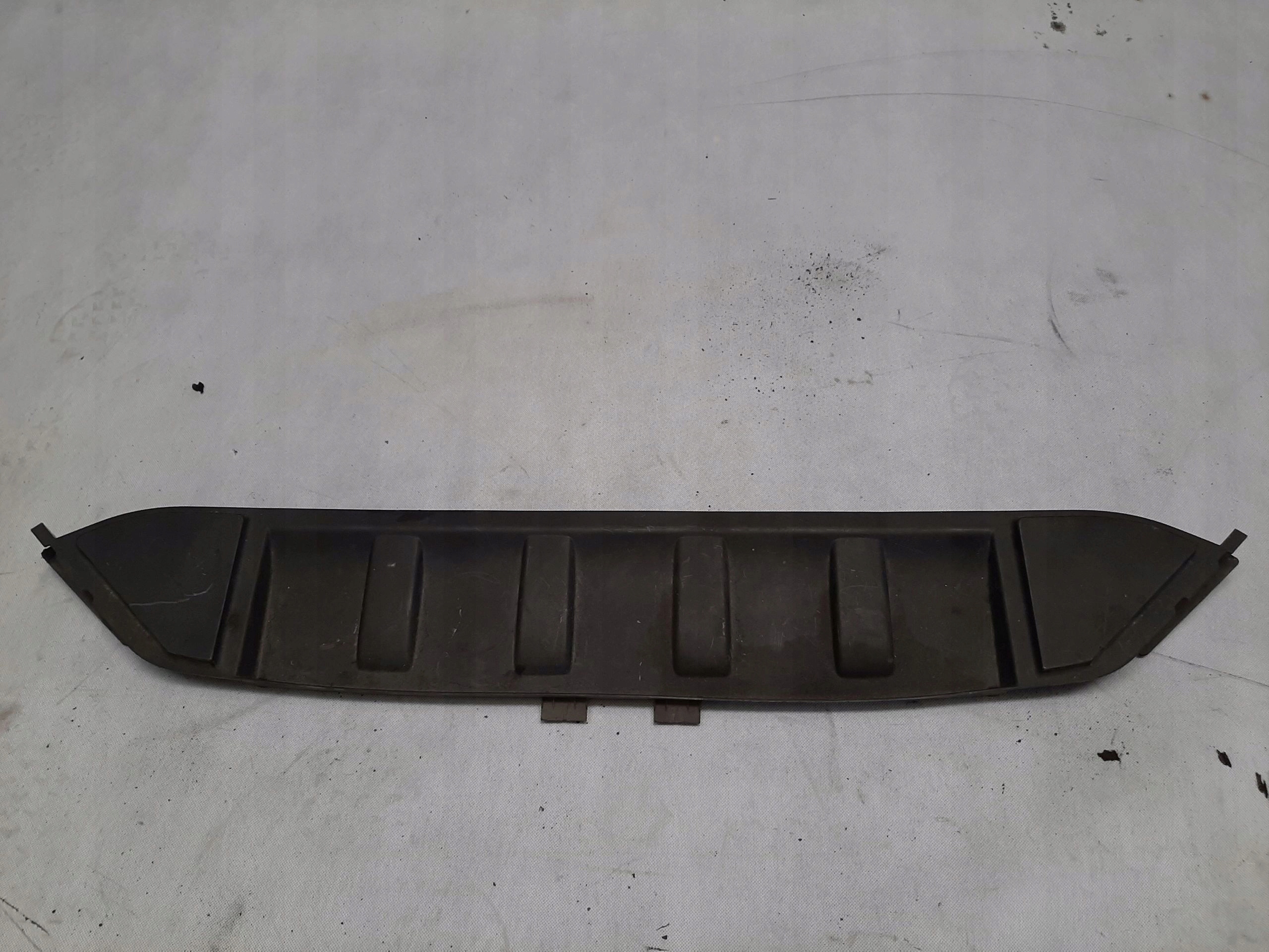AUDI Q7 KIEROWNICA POWIETRZA OSŁONA DOLNA 4L0121285