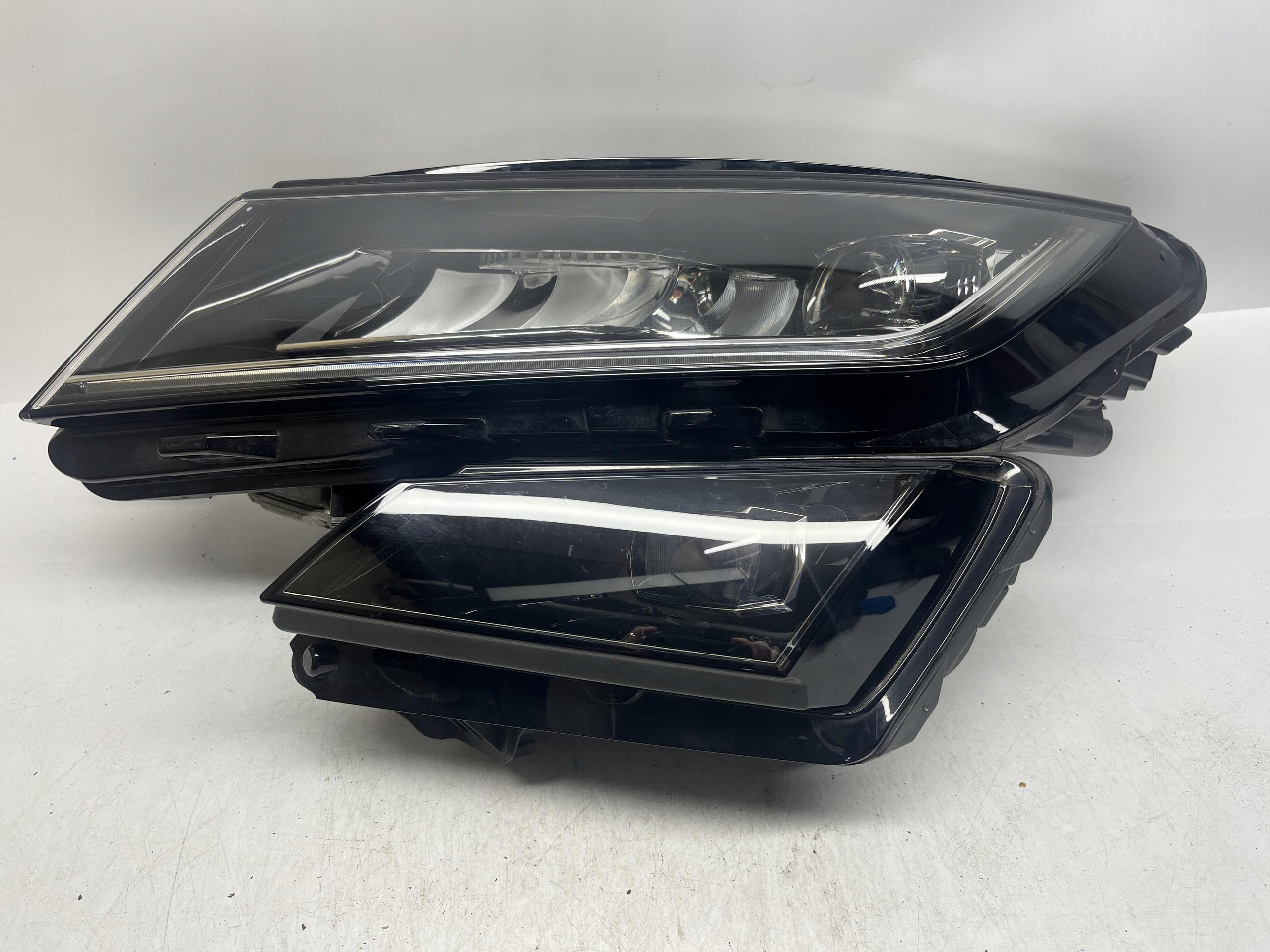 SKODA Kodiaq Reflektor Lampra Przód Lewy Led 566941015E