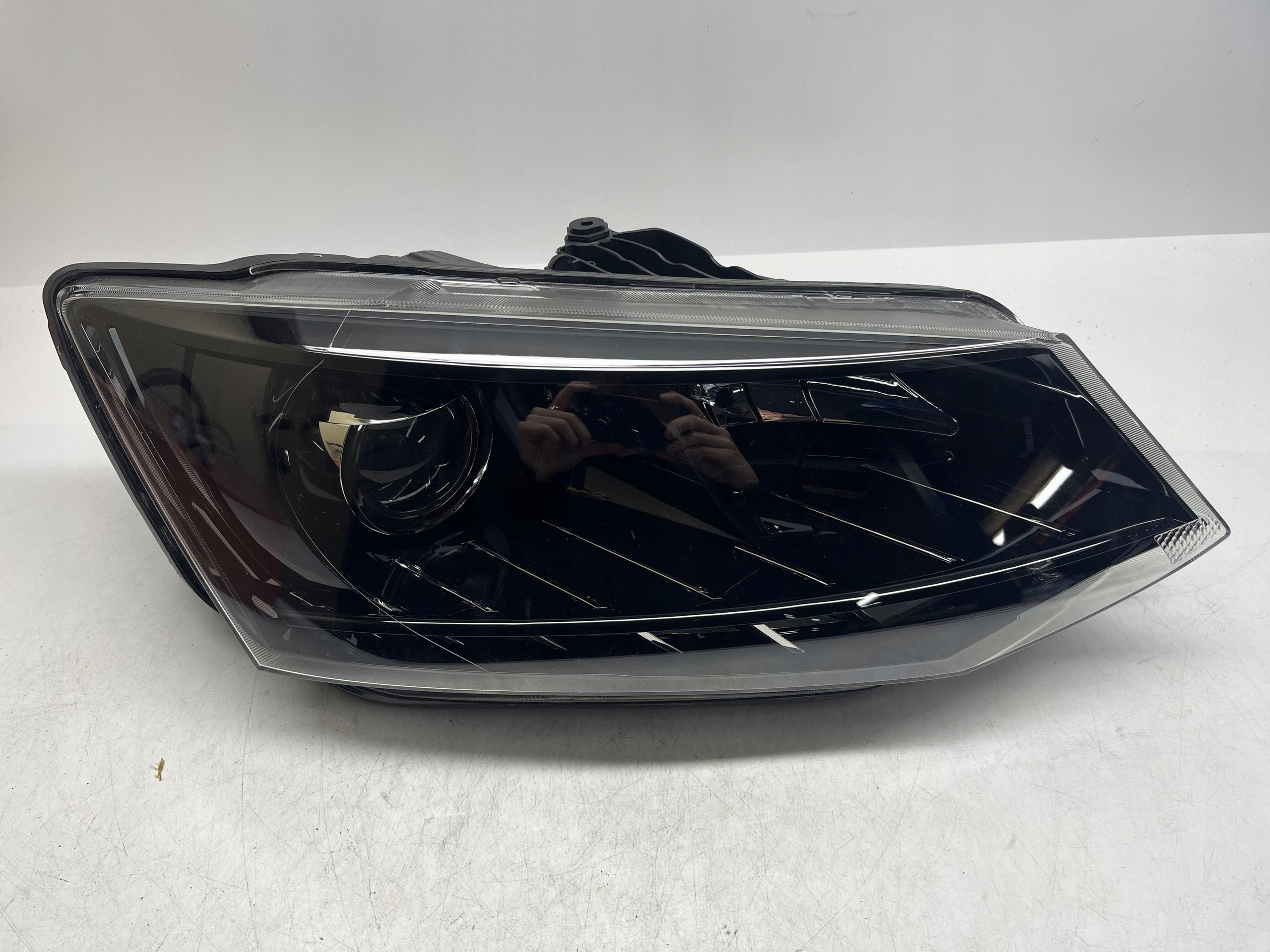 SKODA Fabia 3 Reflektor Lampra Przód Prawy 6V1941016B