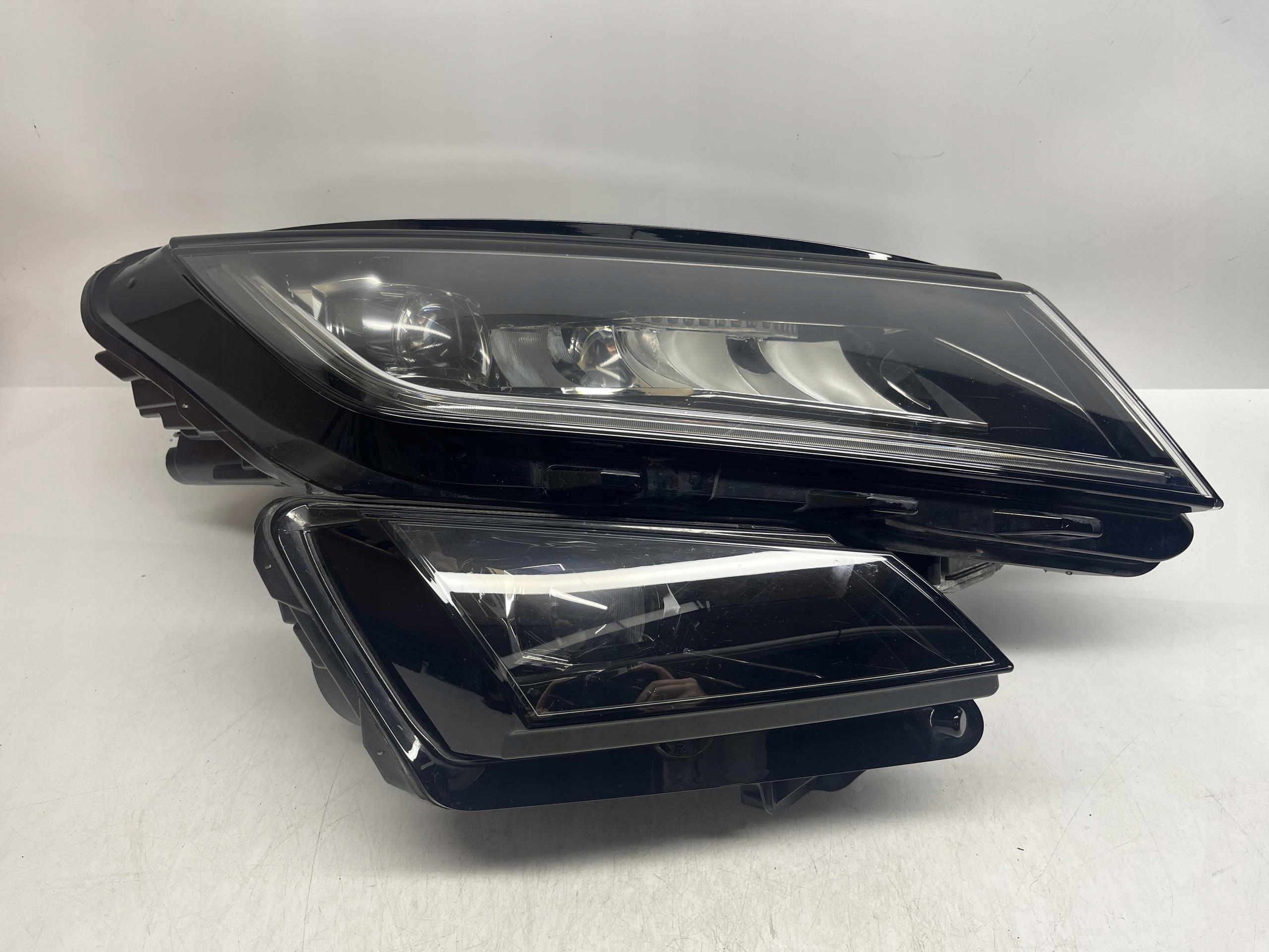 SKODA Kodiaq Reflektor Lampra Przód Prawy Led 566941016E