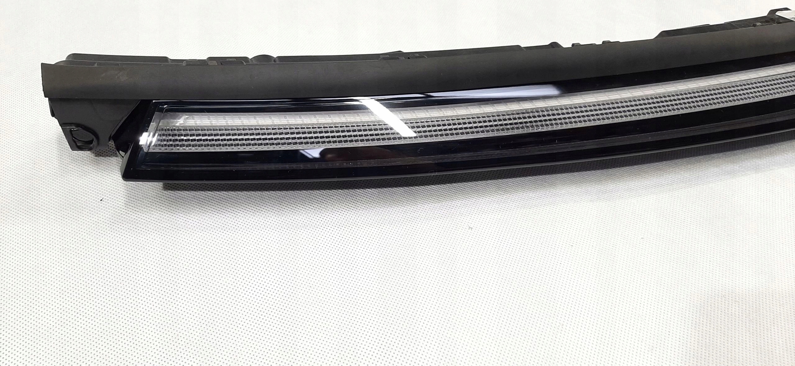 MERCEDES EQC LAMPA DRL ŚWIATŁO ŚRODEK A2939061301 grill 2939061301