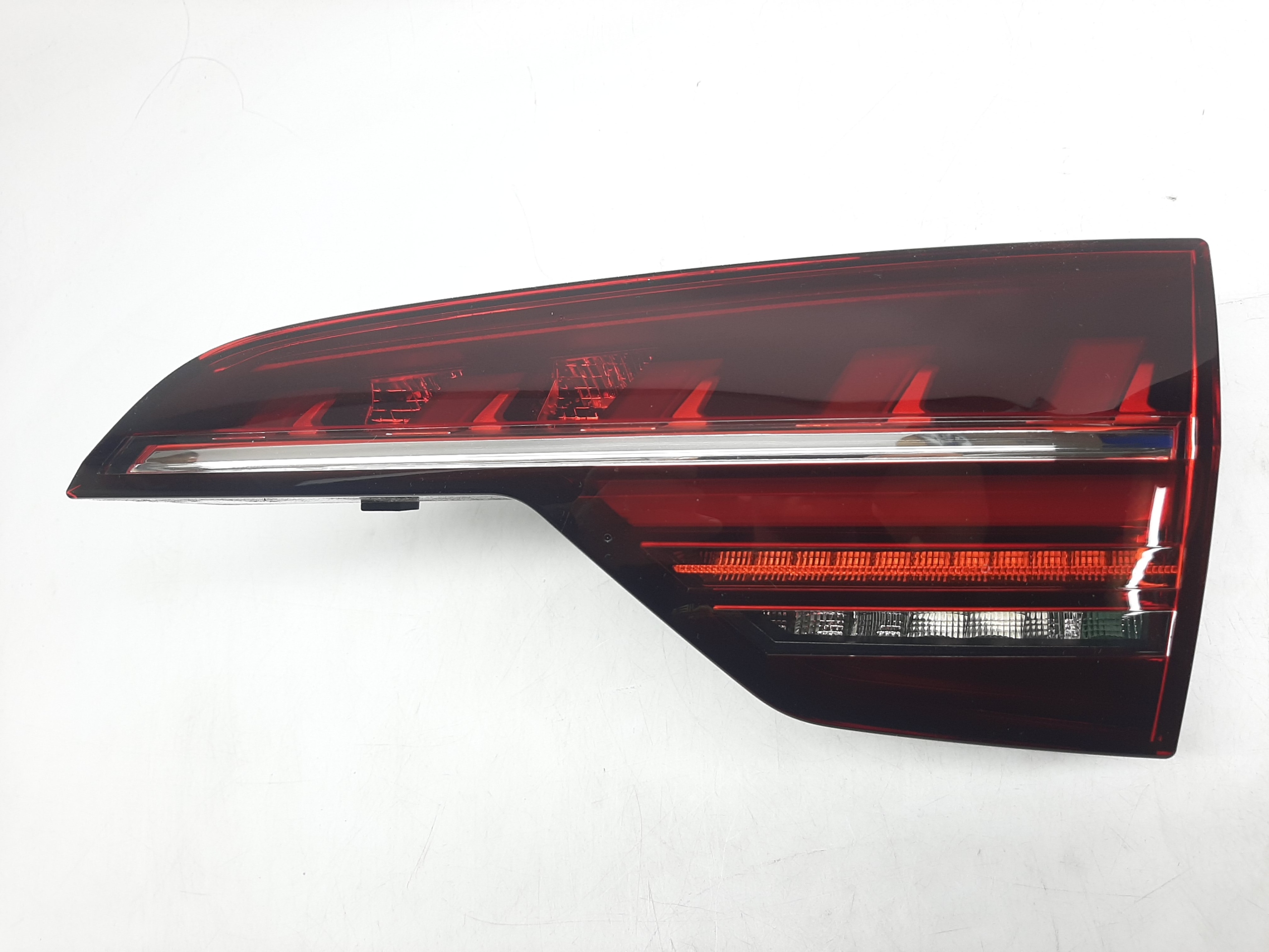 AUDI A4 B9 AVANT LIFT LAMPA TYŁ TYLNA PRAWA PRAWY LED 8W9945094AE