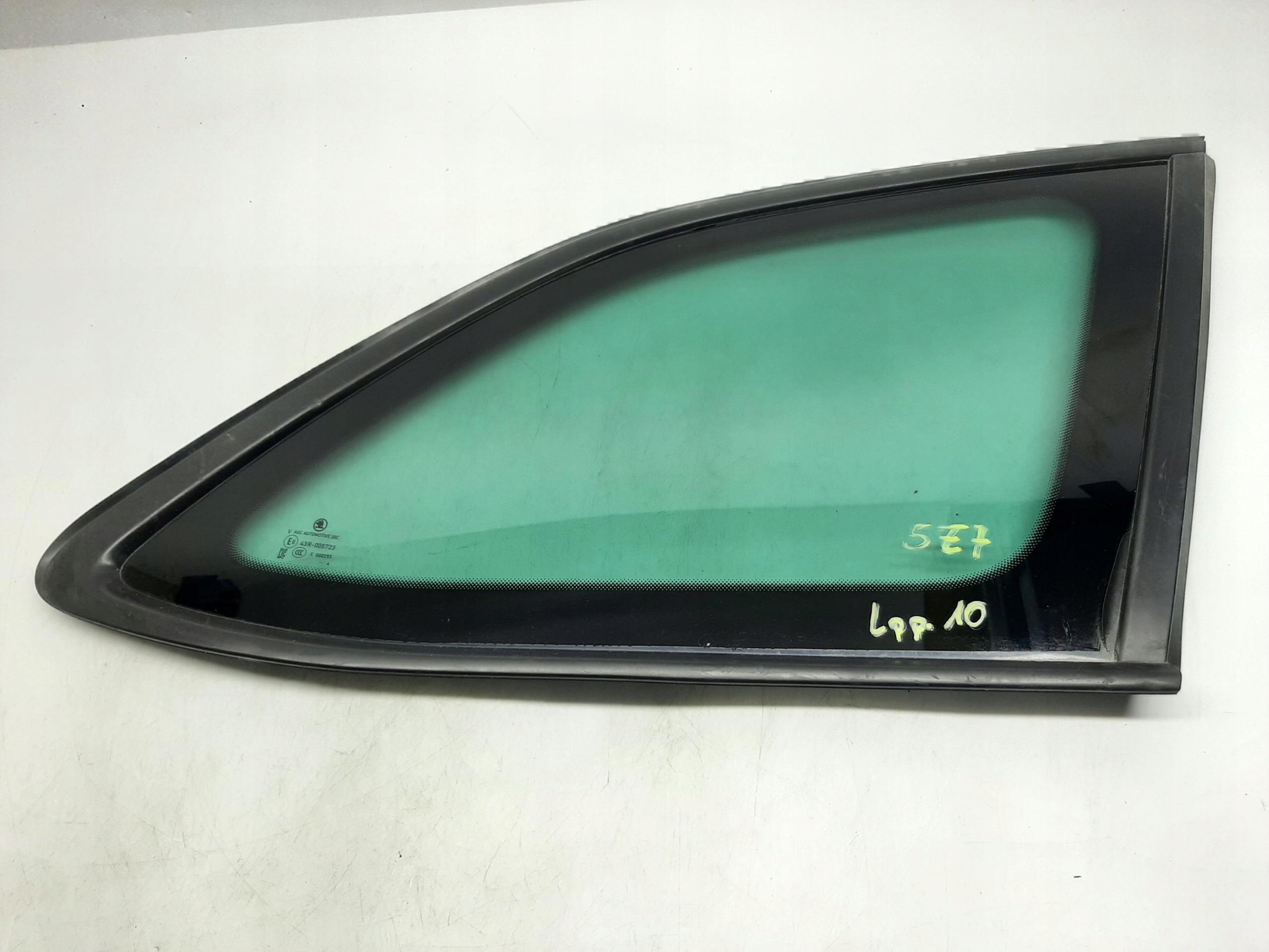 SKODA OCTAVIA IV COMBI SZYBA KAROSERYJNA PRAWY TYŁ 5E7845298