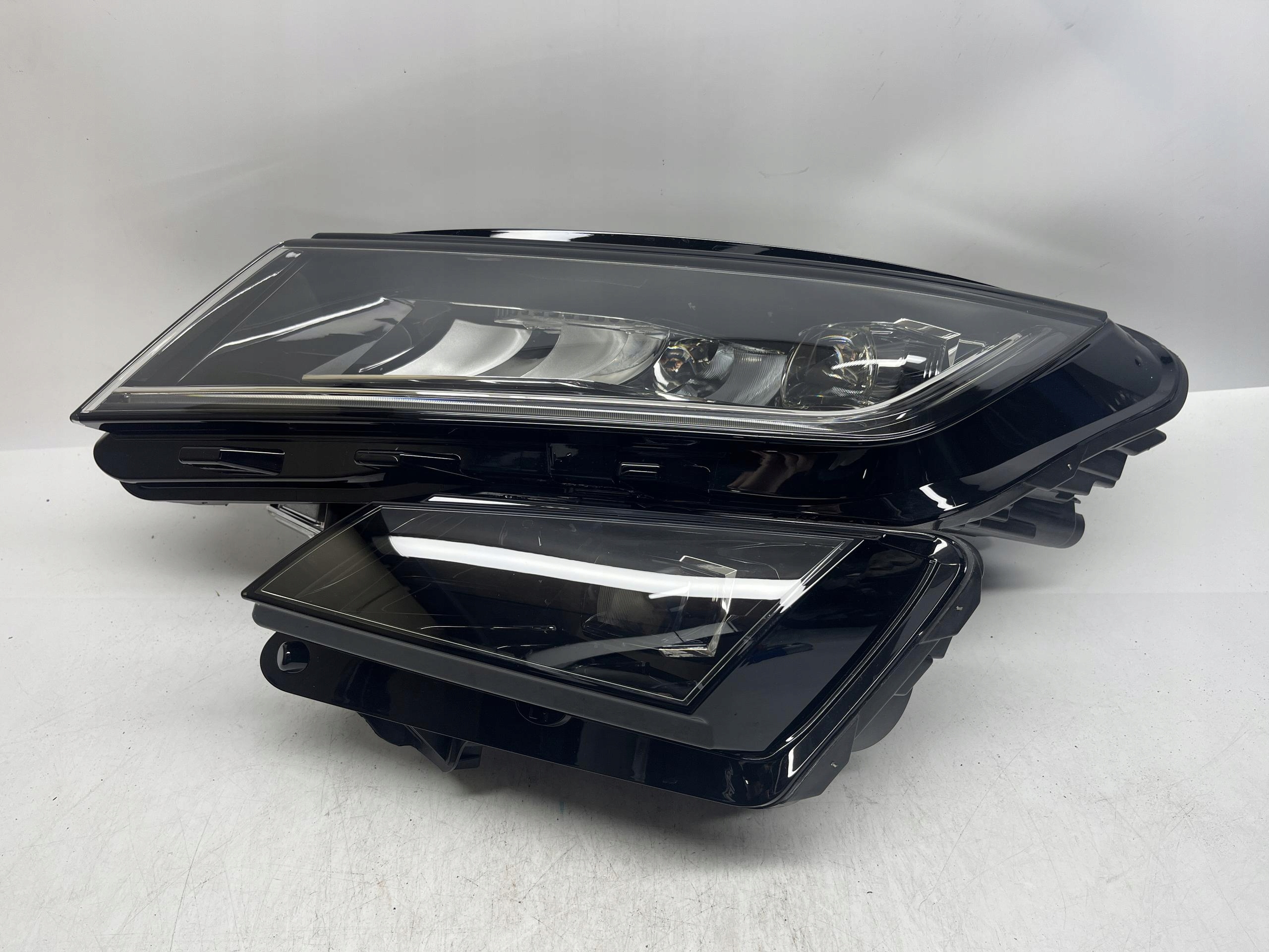 SKODA Kodiaq Reflektor Lampra Przód Lewy Led 566941015E