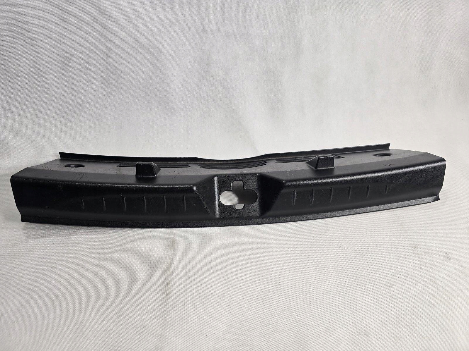 SEAT ALTEA OSŁONA PASA TYLNEGO TYŁ MASKOWNICA 5P0863485B