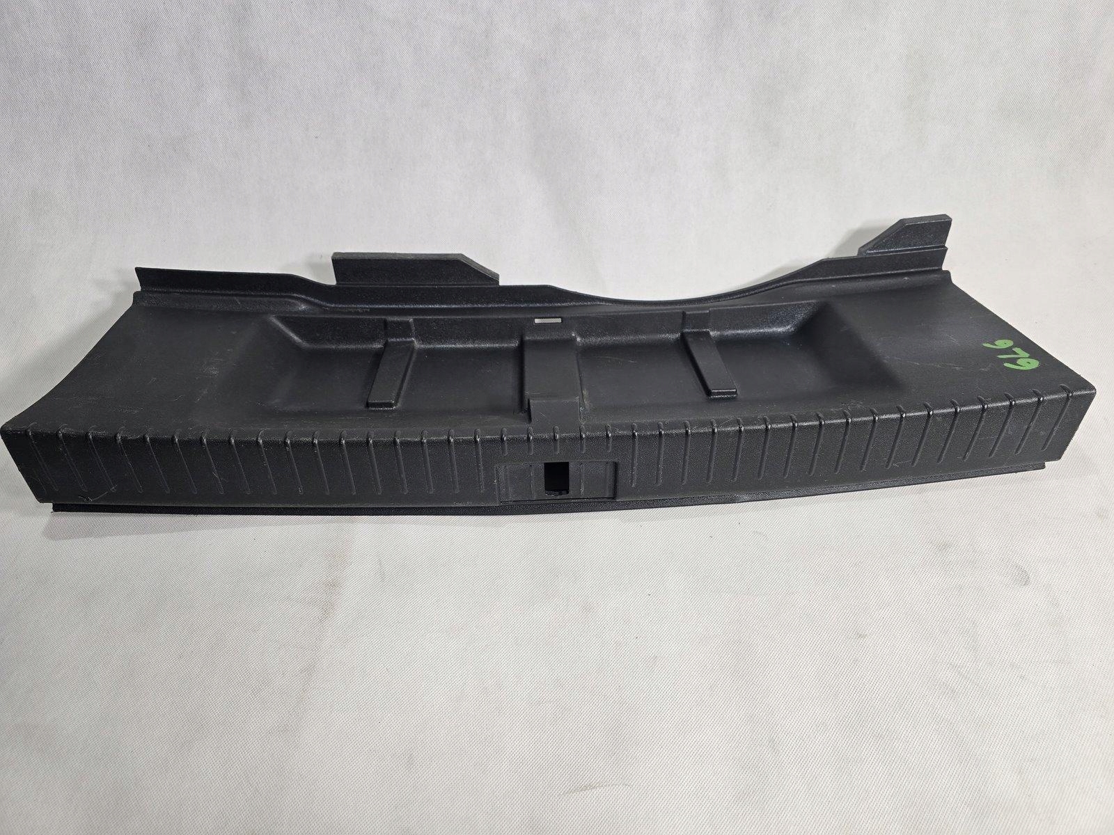 SEAT IBIZA III OSŁONA PASA TYLNEGO TYŁ MASKOWNICA 6L6863459E