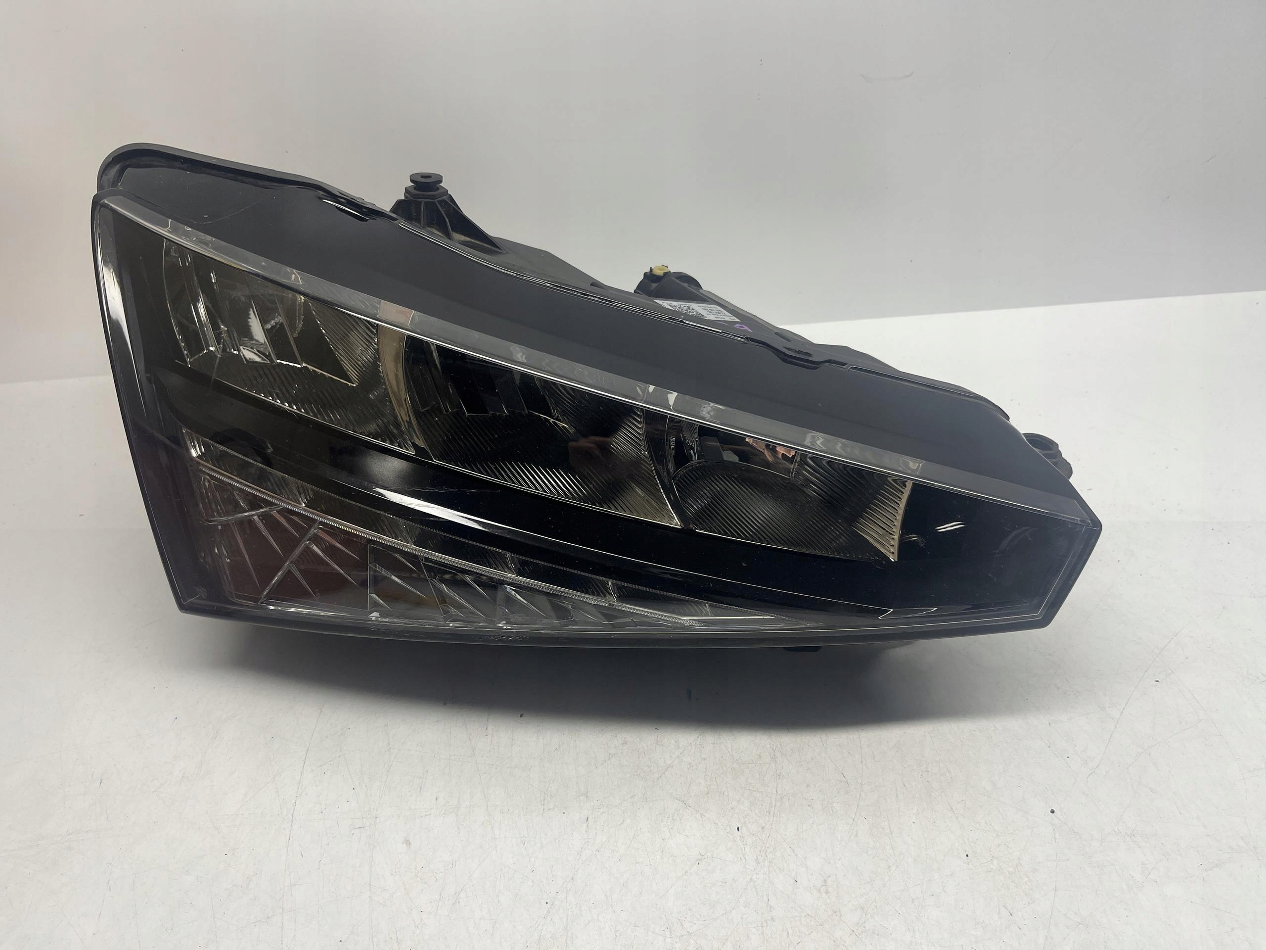 SKODA Scala Reflektor Lampa Przód Prawy LED 657941016
