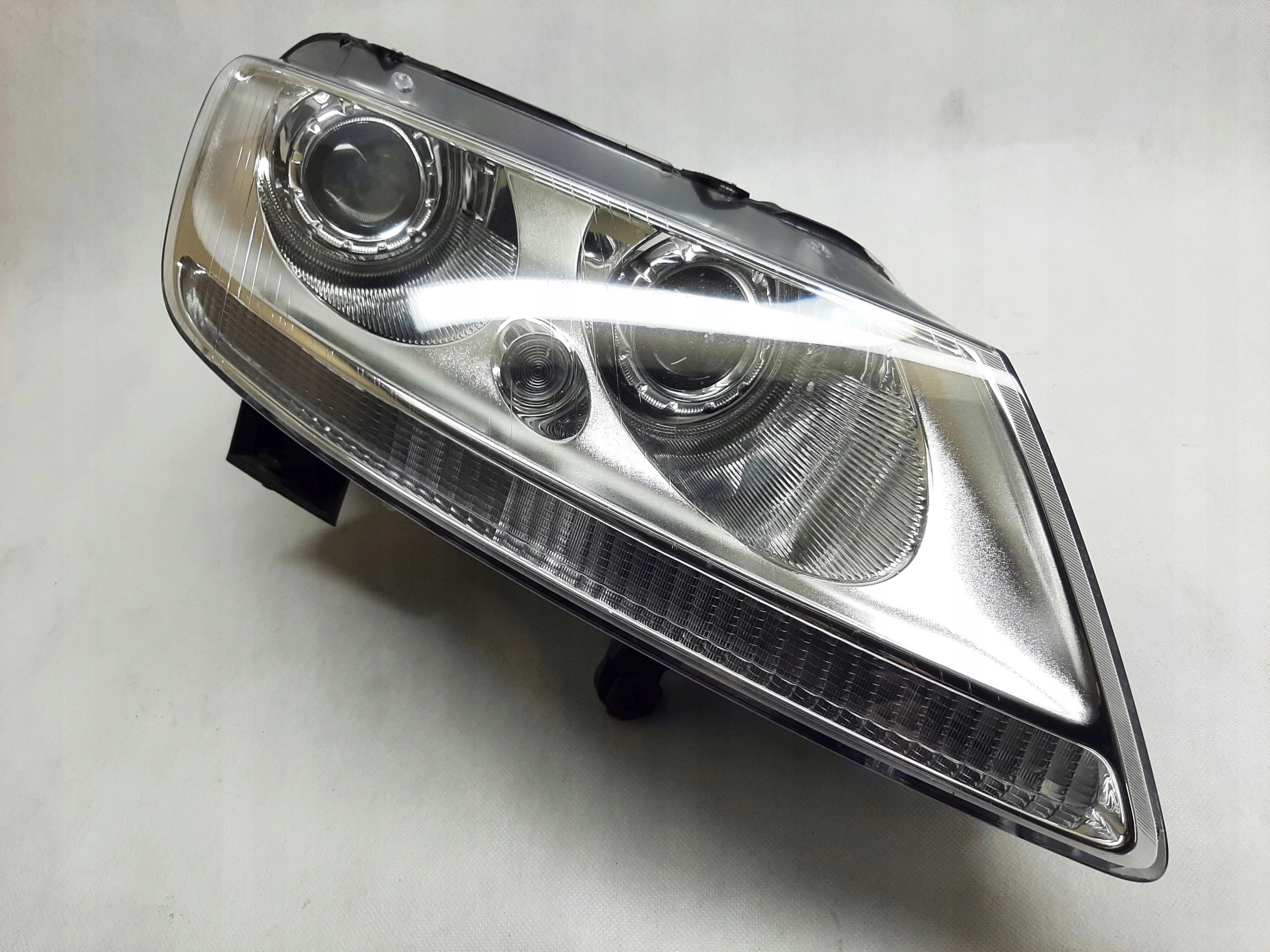 VW Phaeton Lampa Reflektor Xenon prawy 3D1941018P