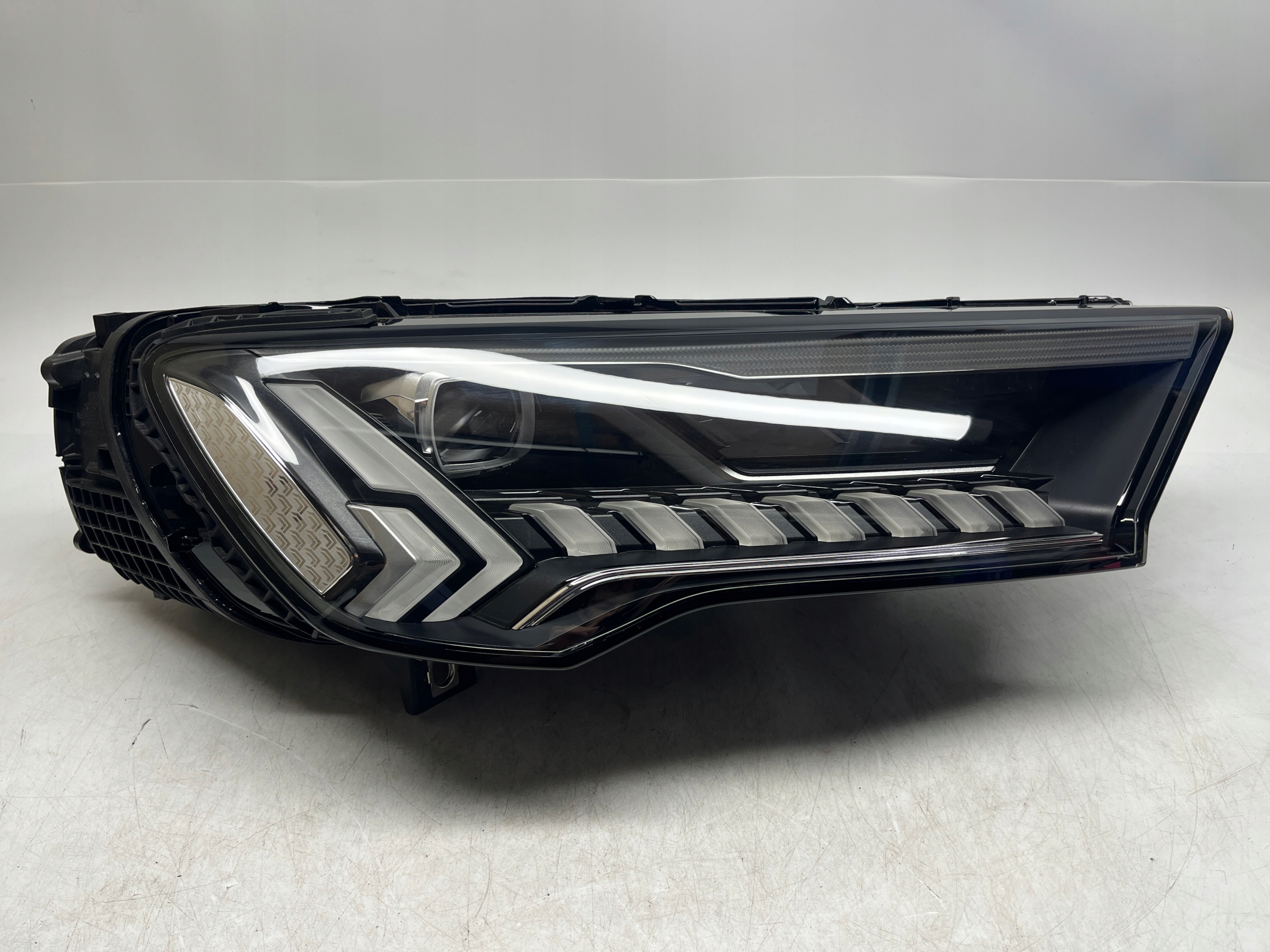 AUDI Q7 REFLEKTOR LAMPA PRAWA PRZEDNIA MATRIX LED PRZETWORNICE 4M0941040C