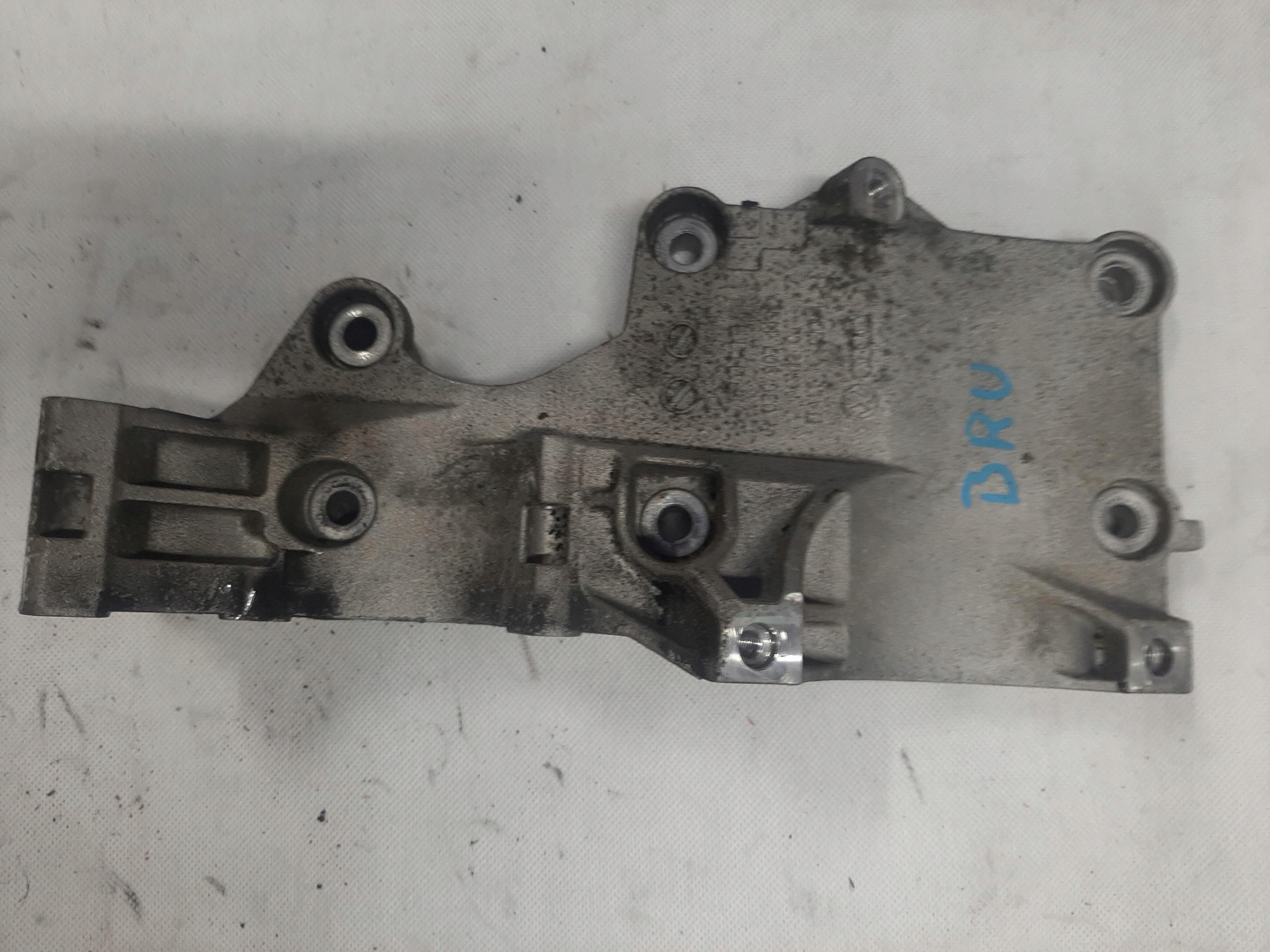 VW GOLF V AUDI A3 8P LEON II 1.9 TDI ŁAPA MOCOWANIE ALTERNATORA 03G903143A