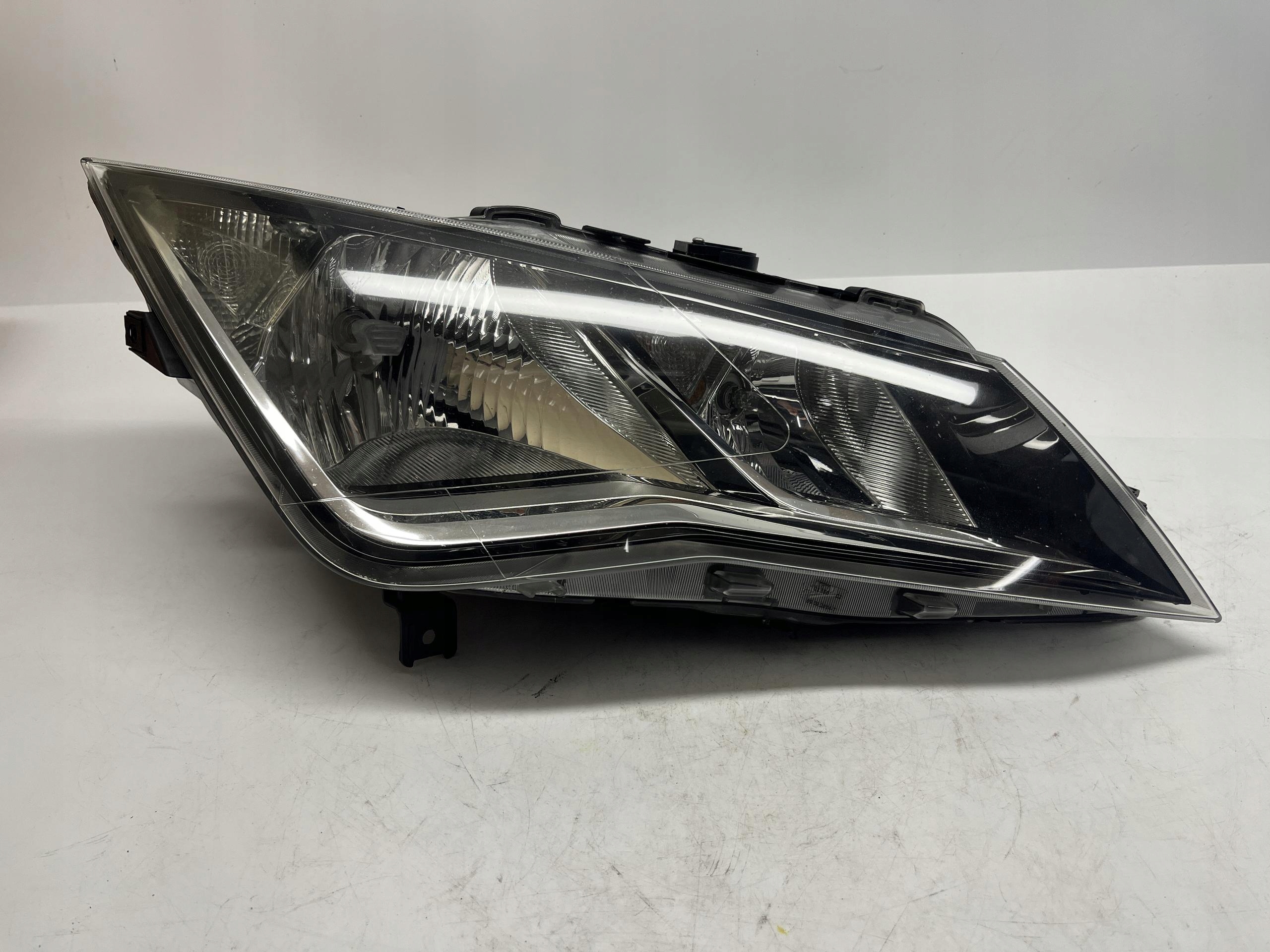 SEAT LEON REFLEKTOR LAMPA PRAWA 5F1941006A