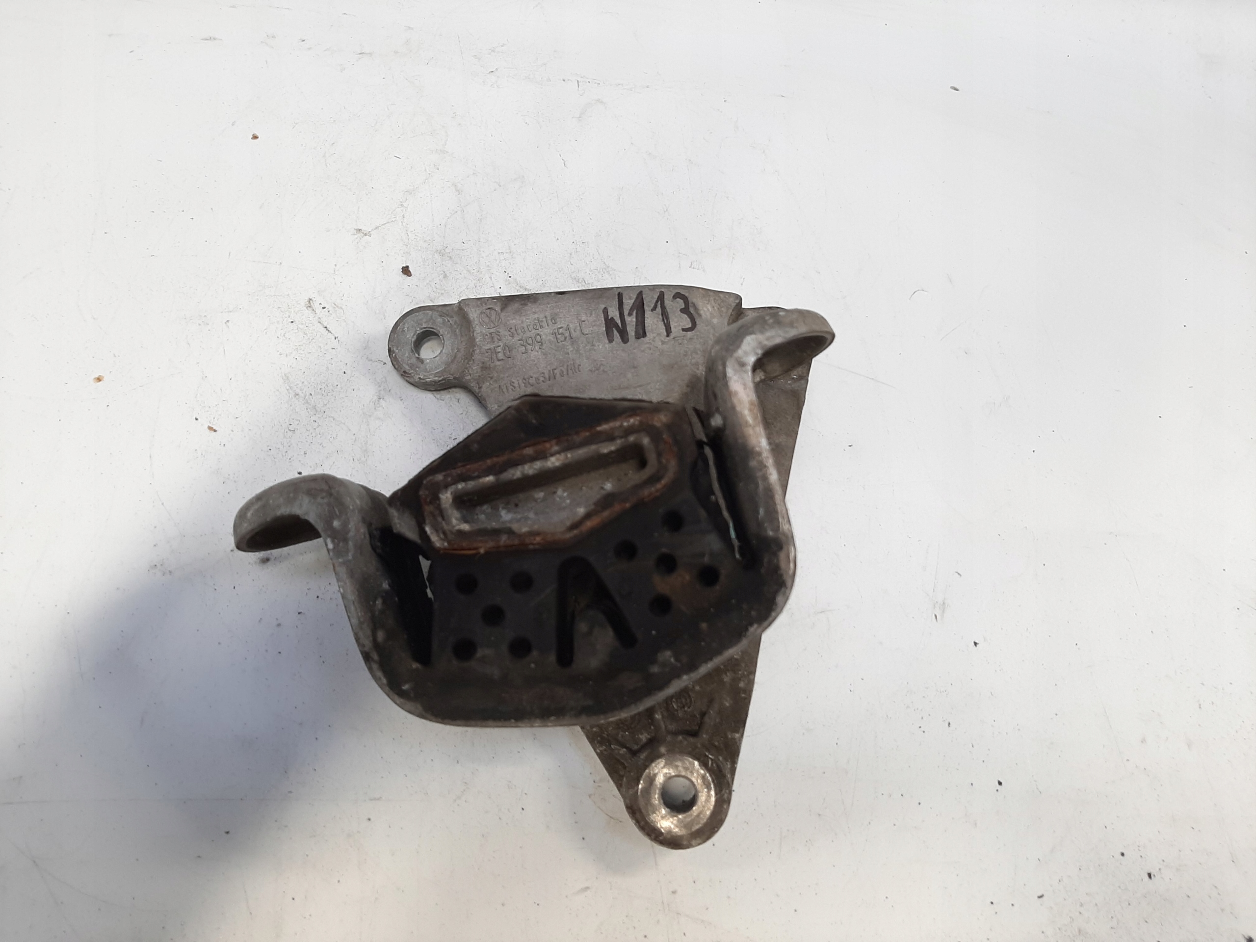 VW T5 T6 ŁAPA MOCOWANIE STELAŻ 7E0399151C