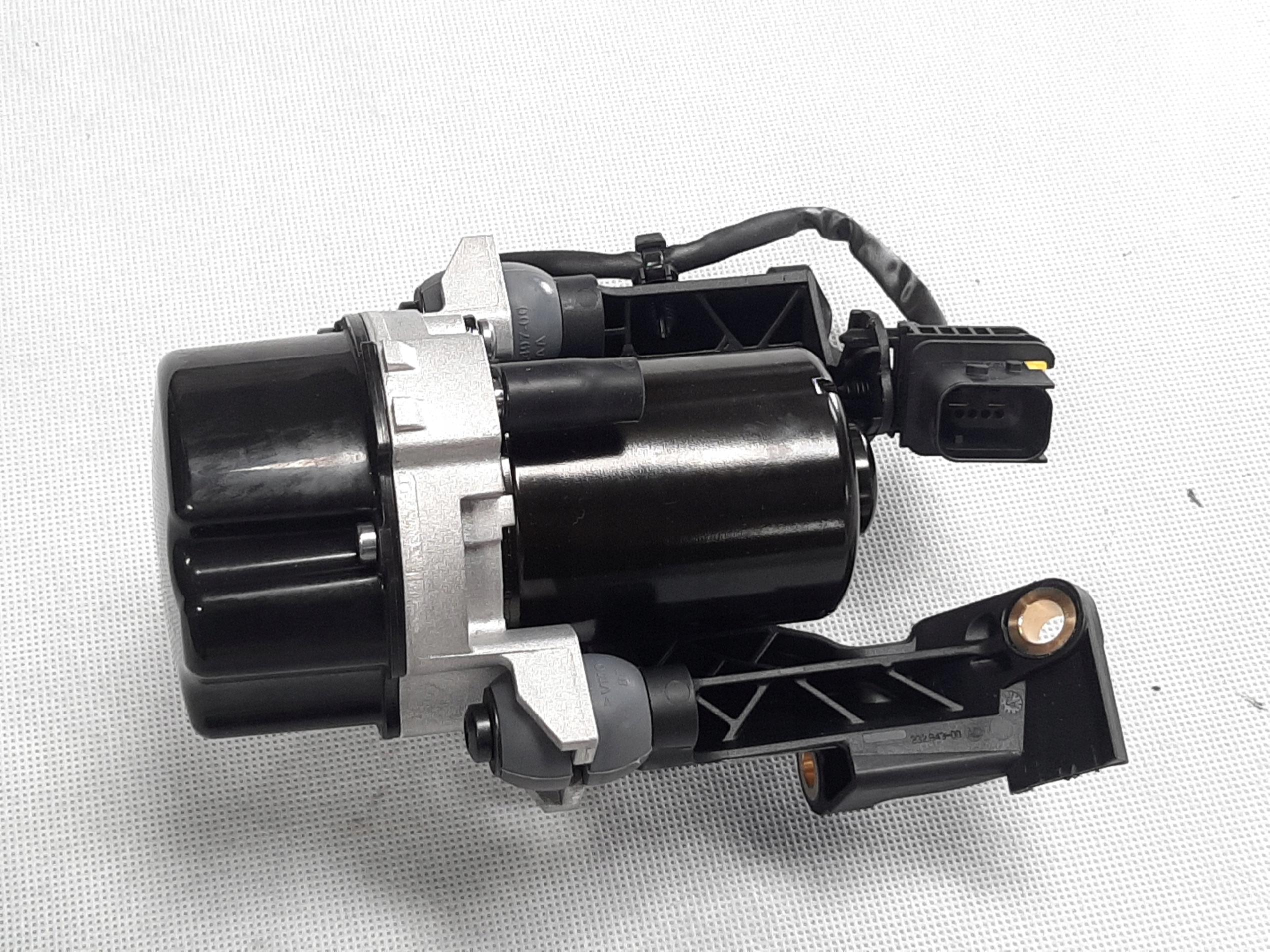 MERCEDES-BENZ EQA H243 EQB X243 POMPA PODCIŚNIENIOWA A0004303500