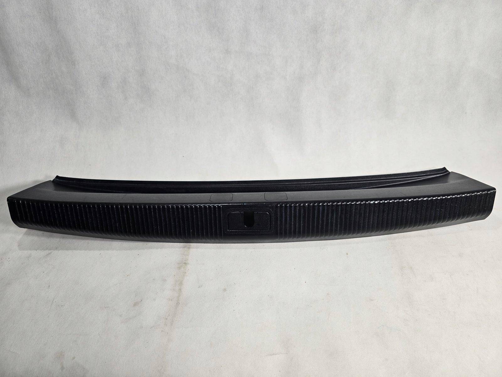 AUDI A8 S8 D3 OSŁONA PASA TYLNEGO TYŁ MASKOWNICA 4E0863471B