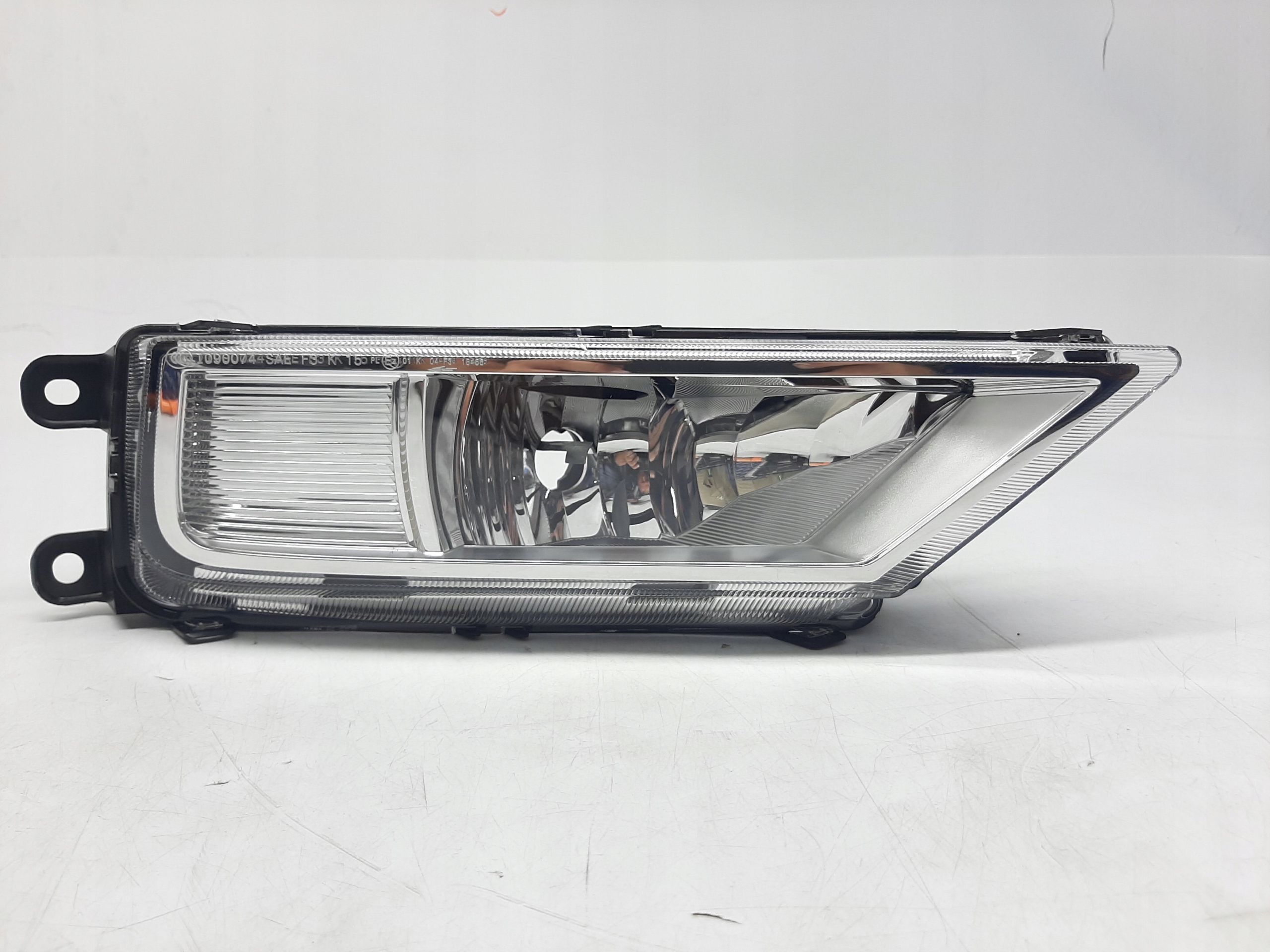 VW TIGUAN II HALOGEN LAMPA PRZECIWMGIELNA PRAWA PRAWY PRZÓD 5NA941700A