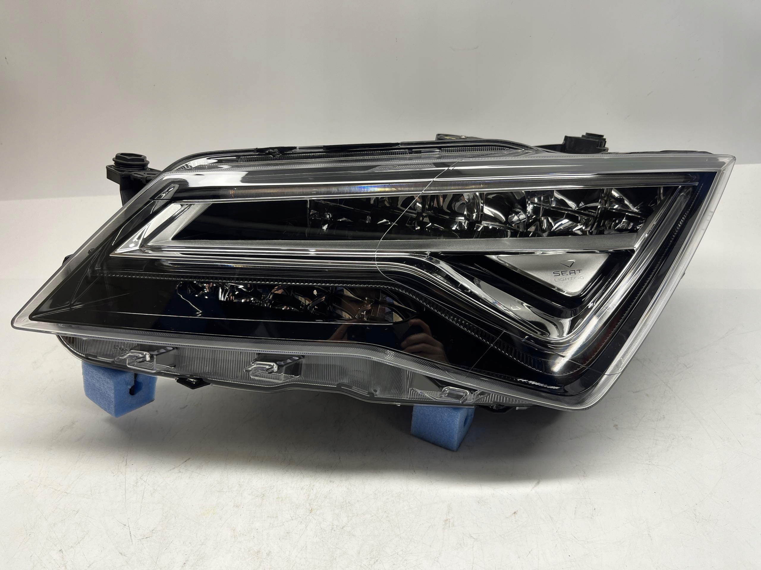 SEAT ATECA LAMPRA REFLEKOTR PRZEDNI LEWY LED 576941007D